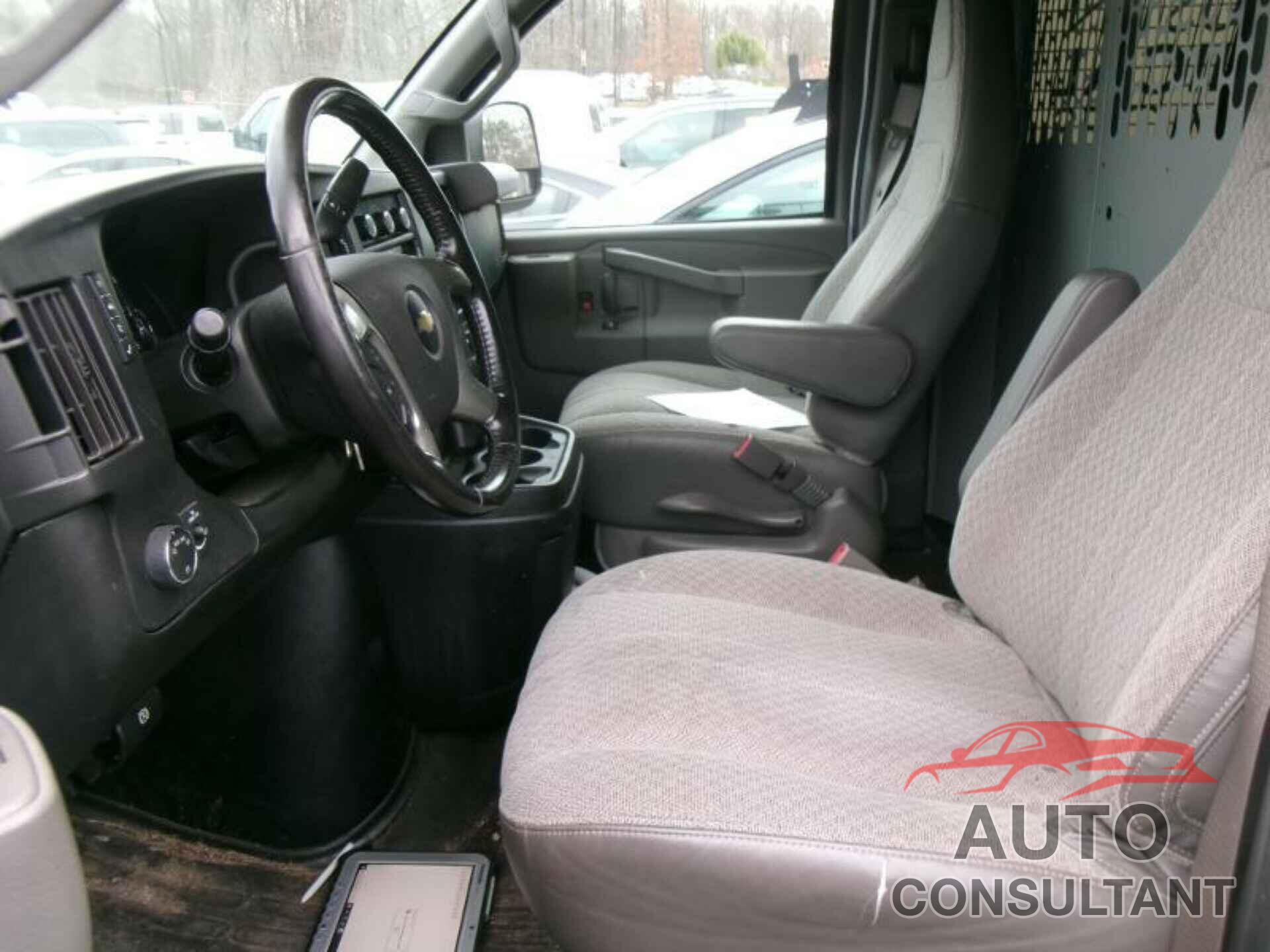 CHEVROLET EXPRESS G2500 2017 - 1GCWGAFG8H1321810