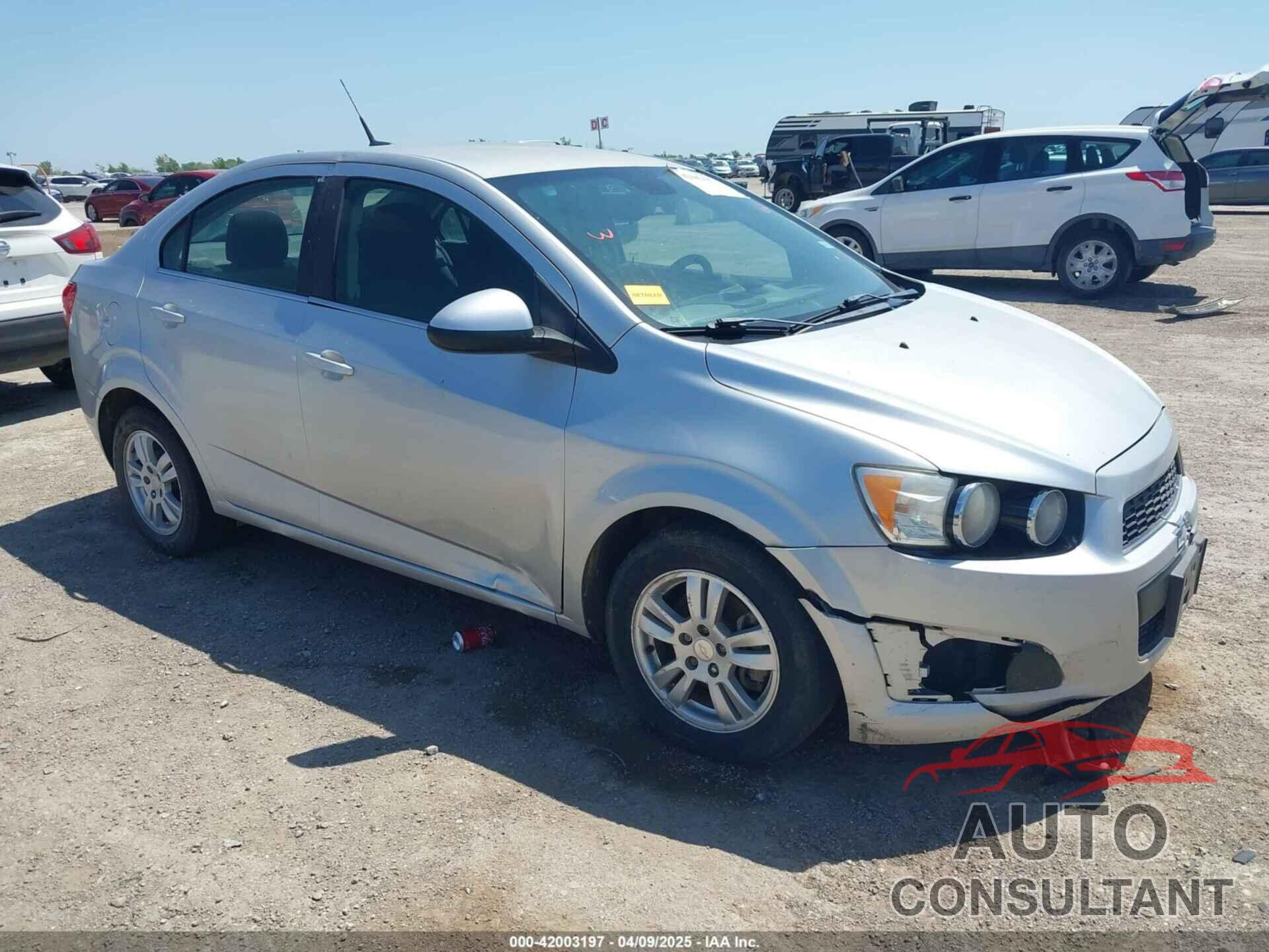 CHEVROLET SONIC 2013 - 1G1JC5SH8D4184686