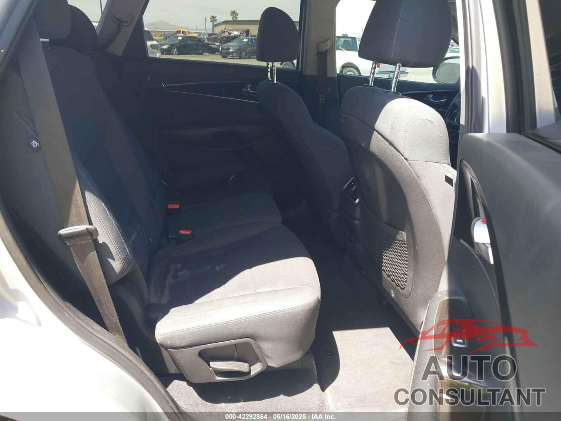 KIA SORENTO 2019 - 5XYPG4A51KG596857