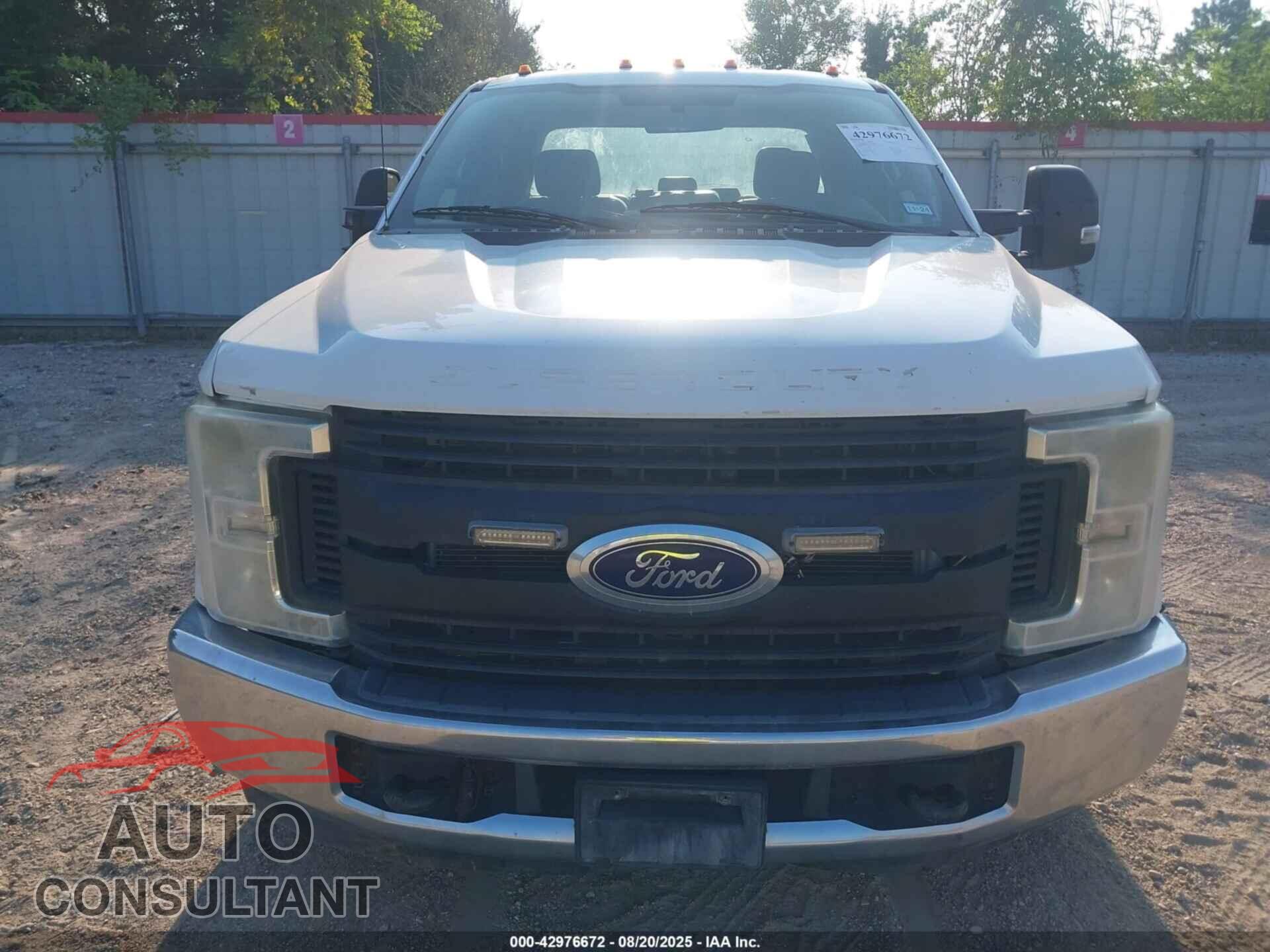 FORD F-350 CHASSIS 2017 - 1FD7X3ET5HEE87544