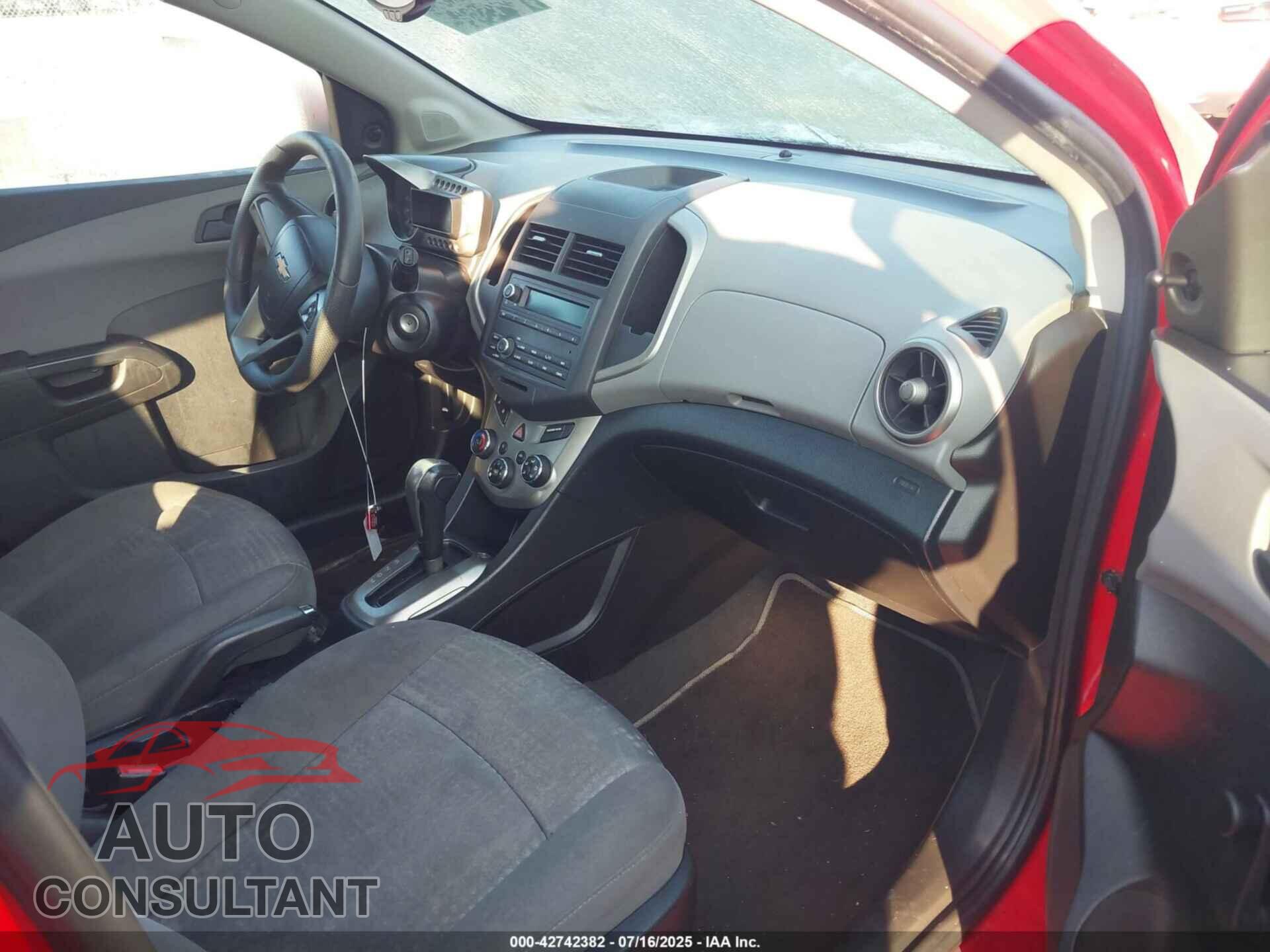 CHEVROLET SONIC 2015 - 1G1JA6SG2F4203139