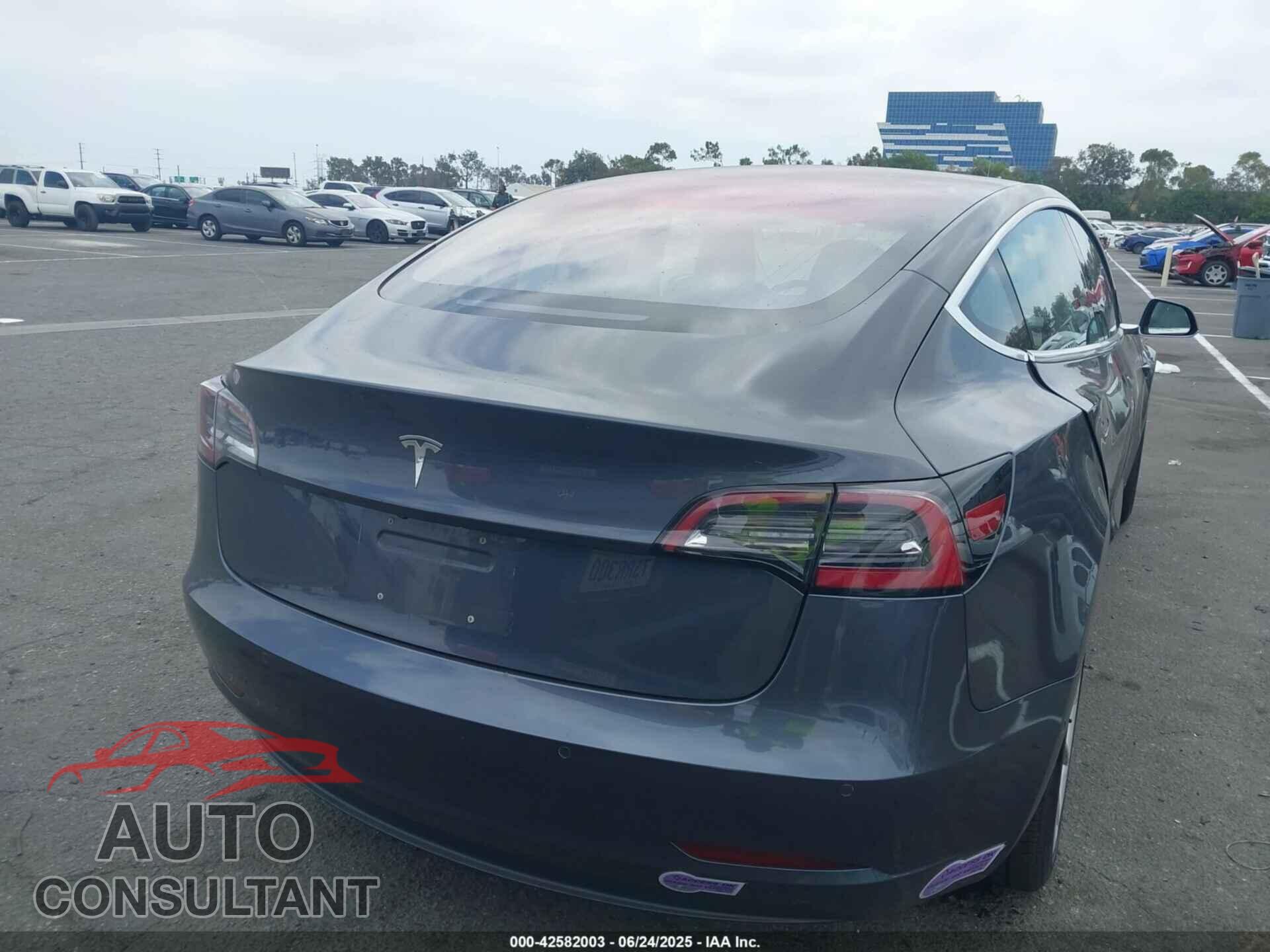 TESLA MODEL 3 2018 - 5YJ3E1EA8JF023745