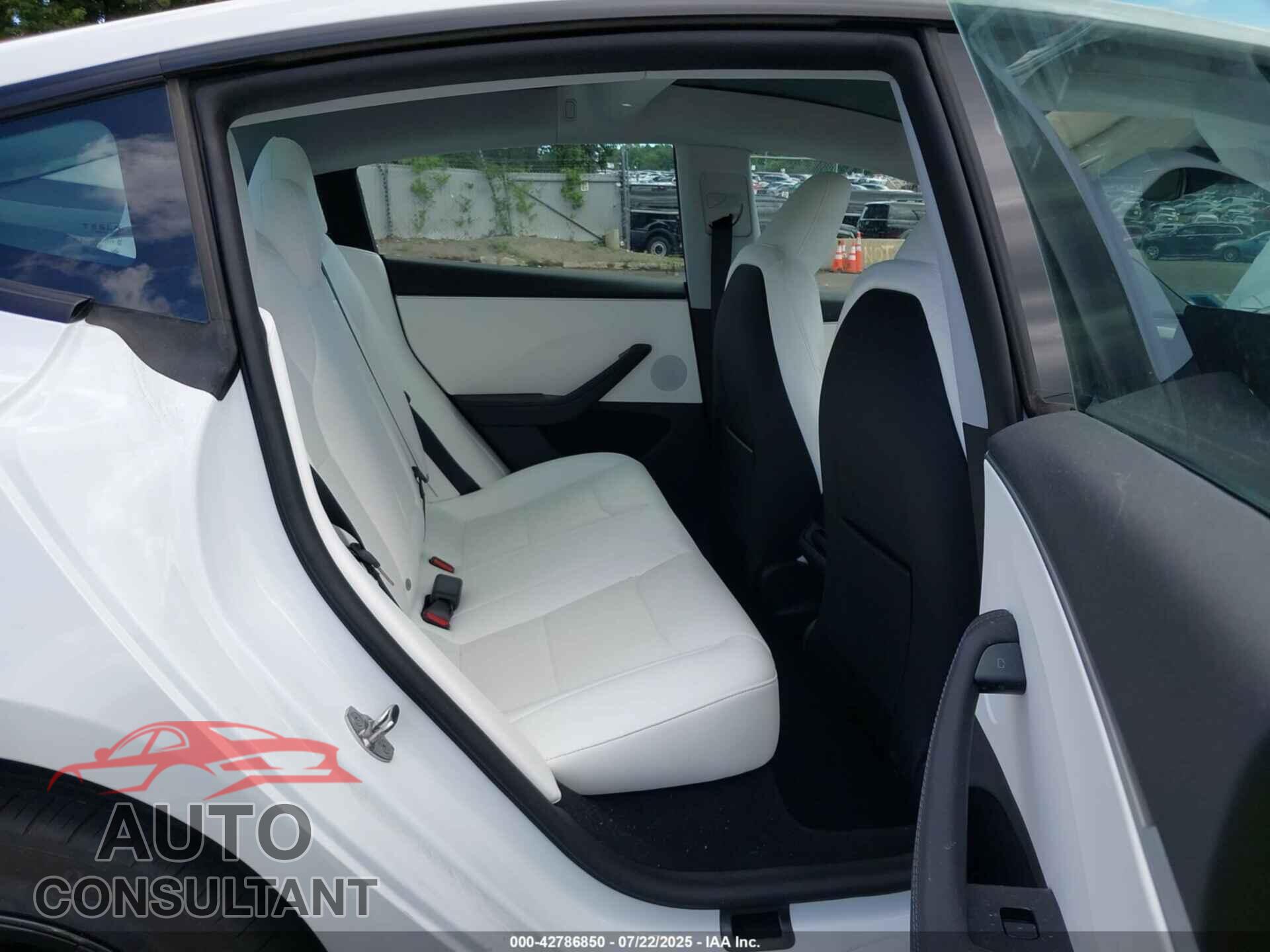 TESLA MODEL 3 2024 - 5YJ3E1EA7RF835209
