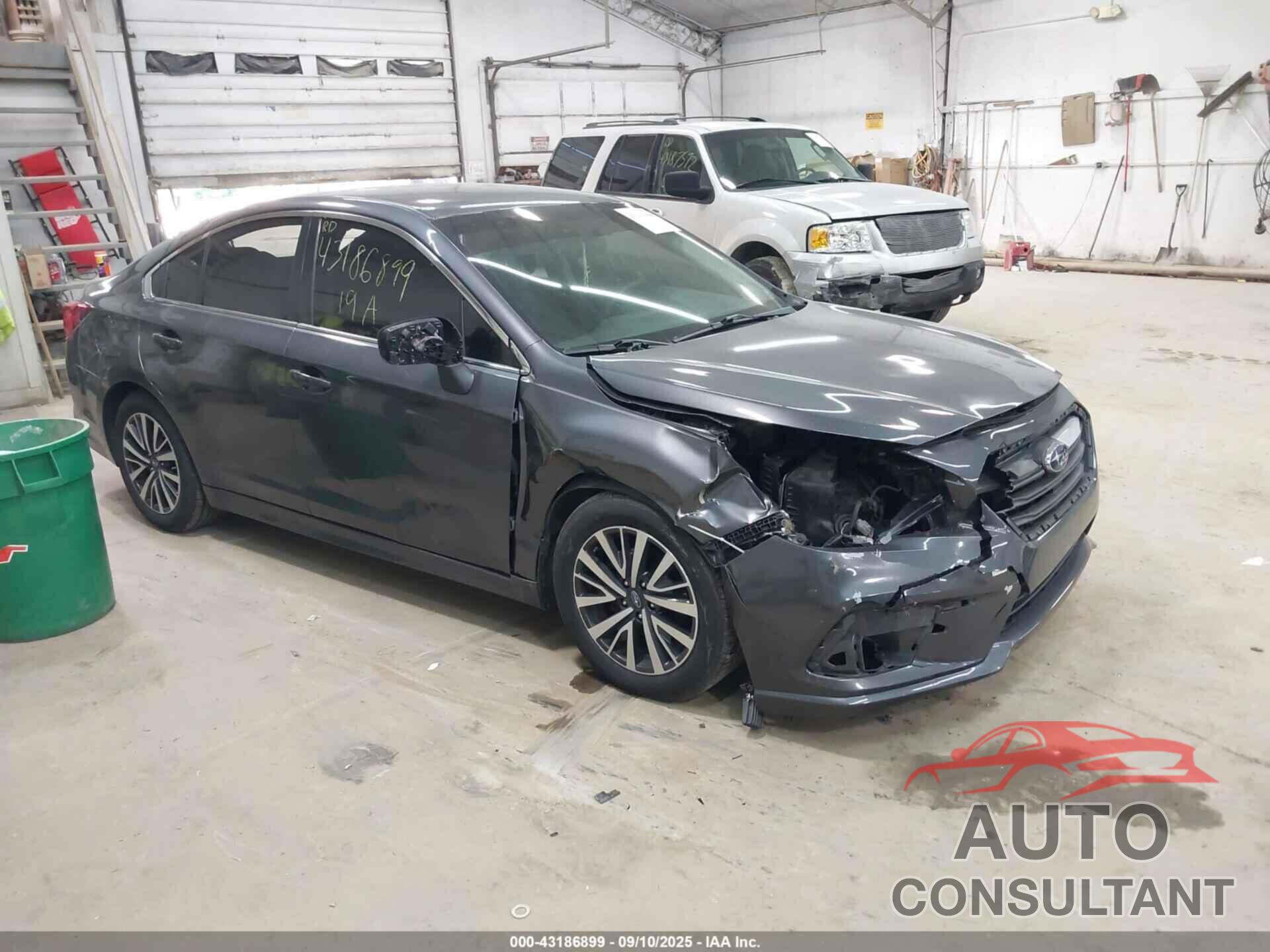 SUBARU LEGACY 2019 - 4S3BNAB63K3012890