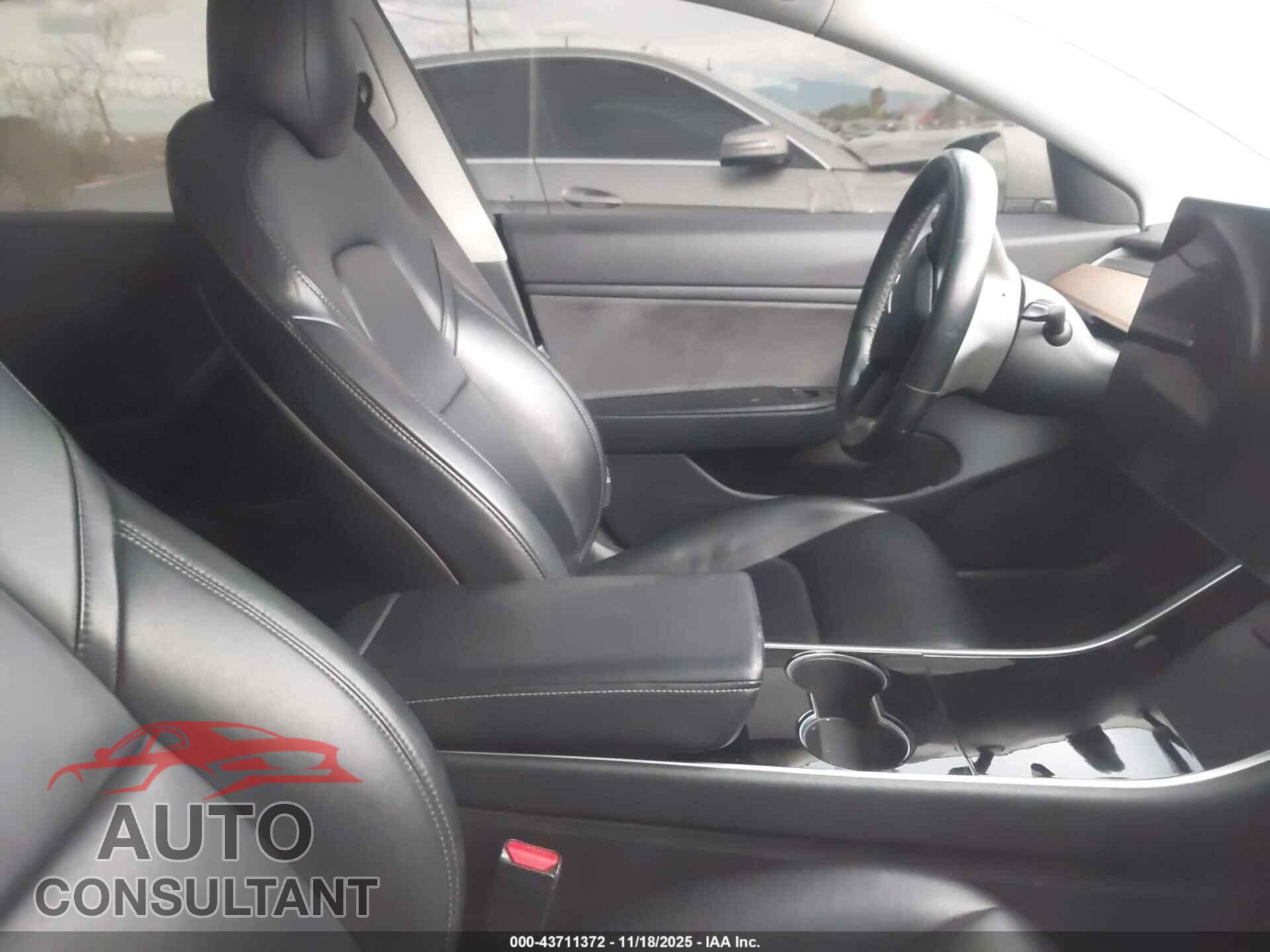 TESLA MODEL 3 2019 - 5YJ3E1EB5KF390175
