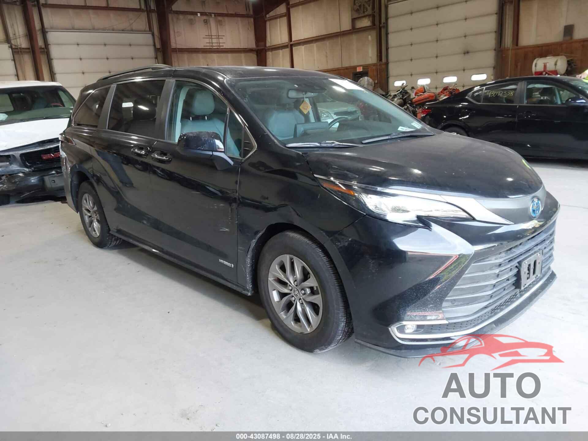 TOYOTA SIENNA 2021 - 5TDYRKEC1MS017013