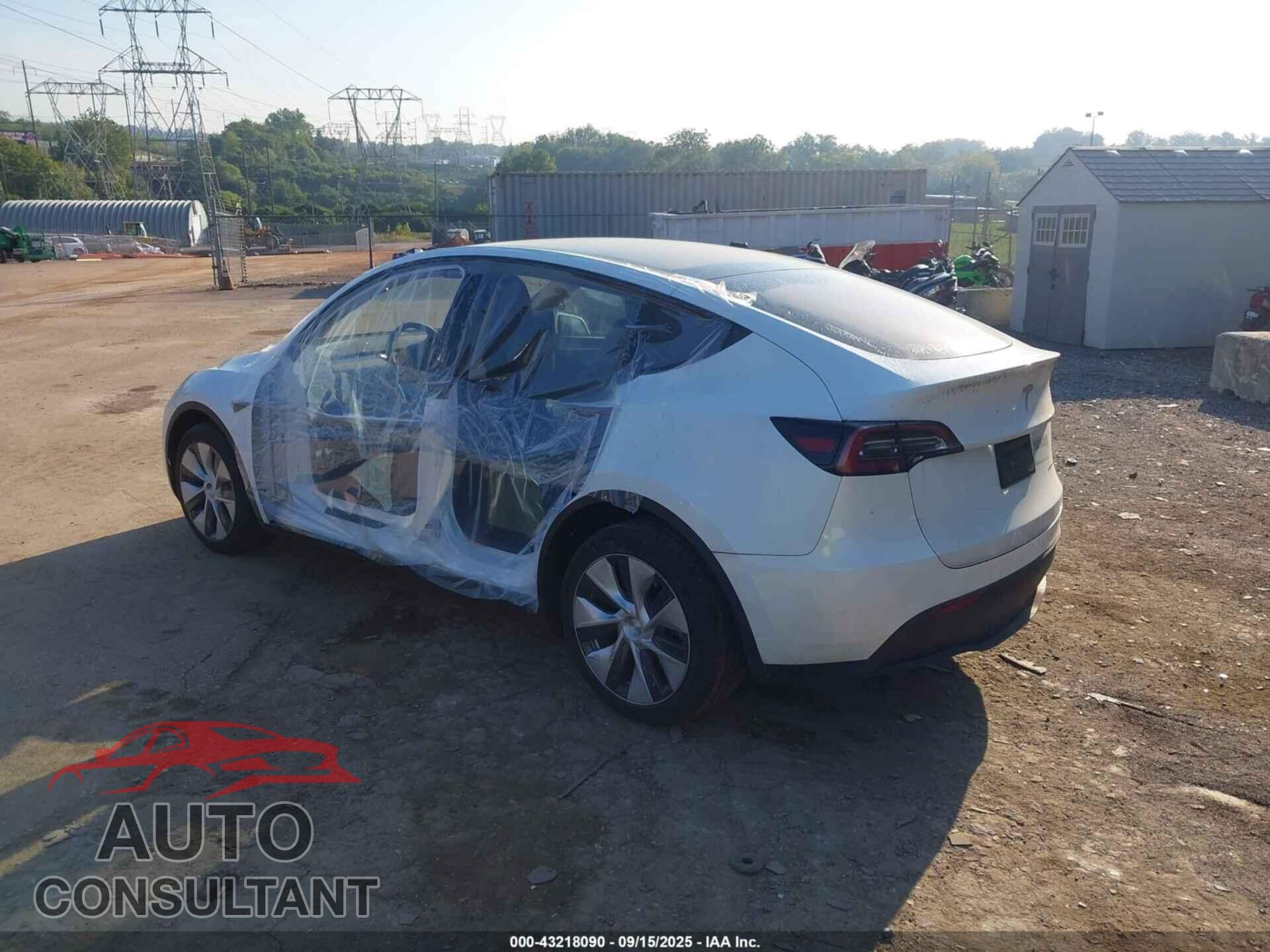 TESLA MODEL Y 2023 - 7SAYGAEEXPF589727