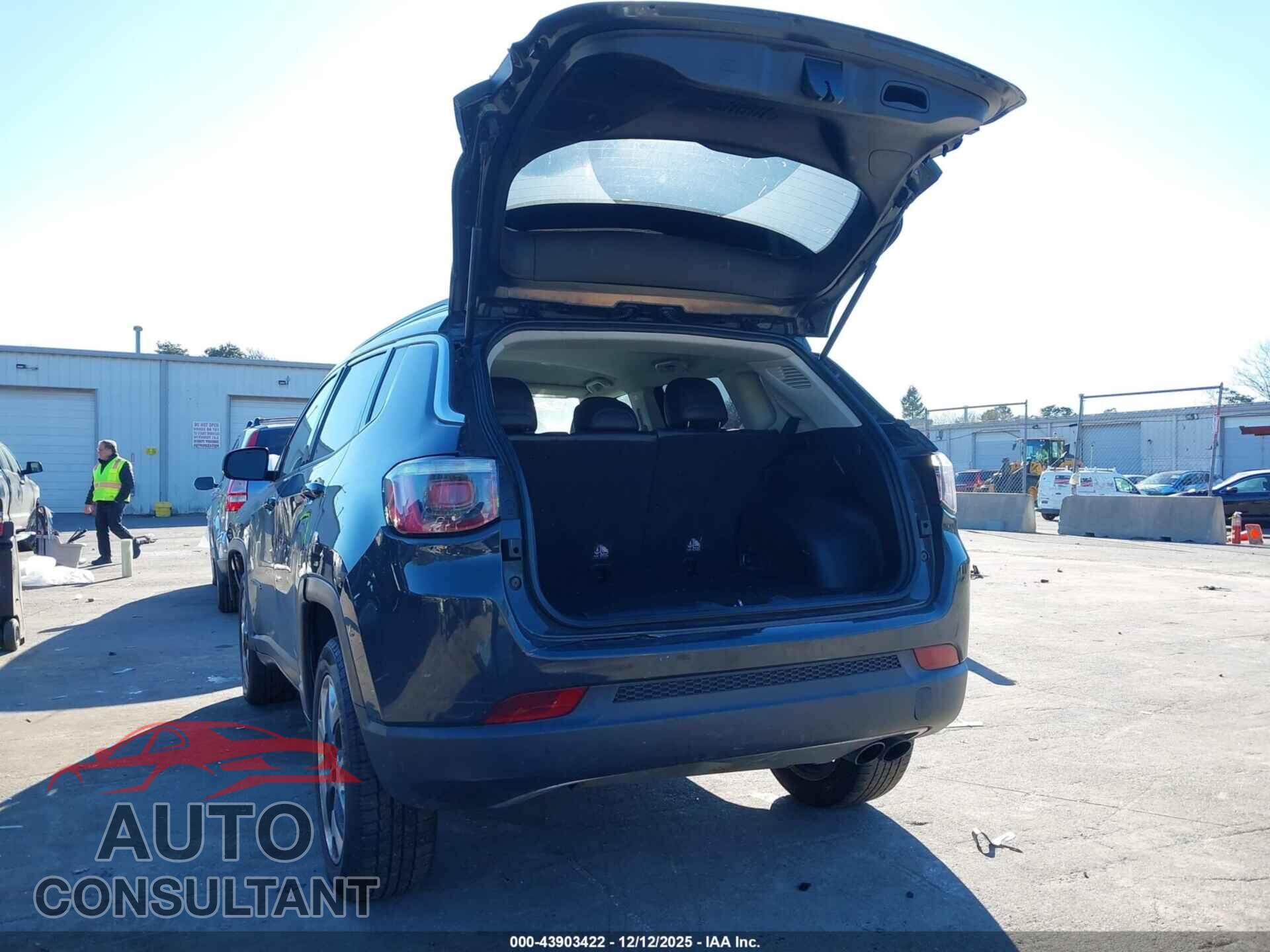 JEEP COMPASS 2018 - 3C4NJDCB2JT180237