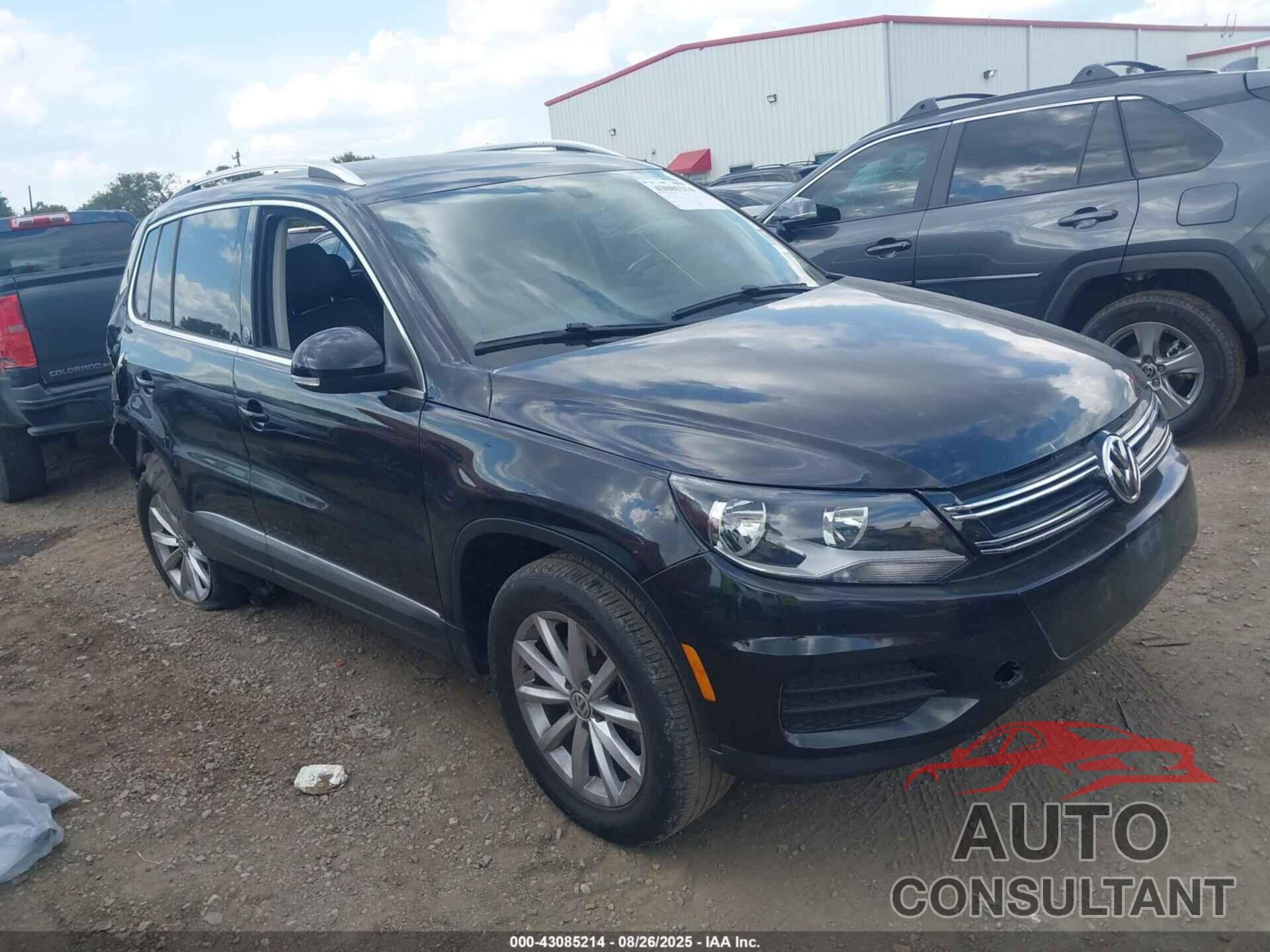 VOLKSWAGEN TIGUAN 2017 - WVGRV7AX8HK003611