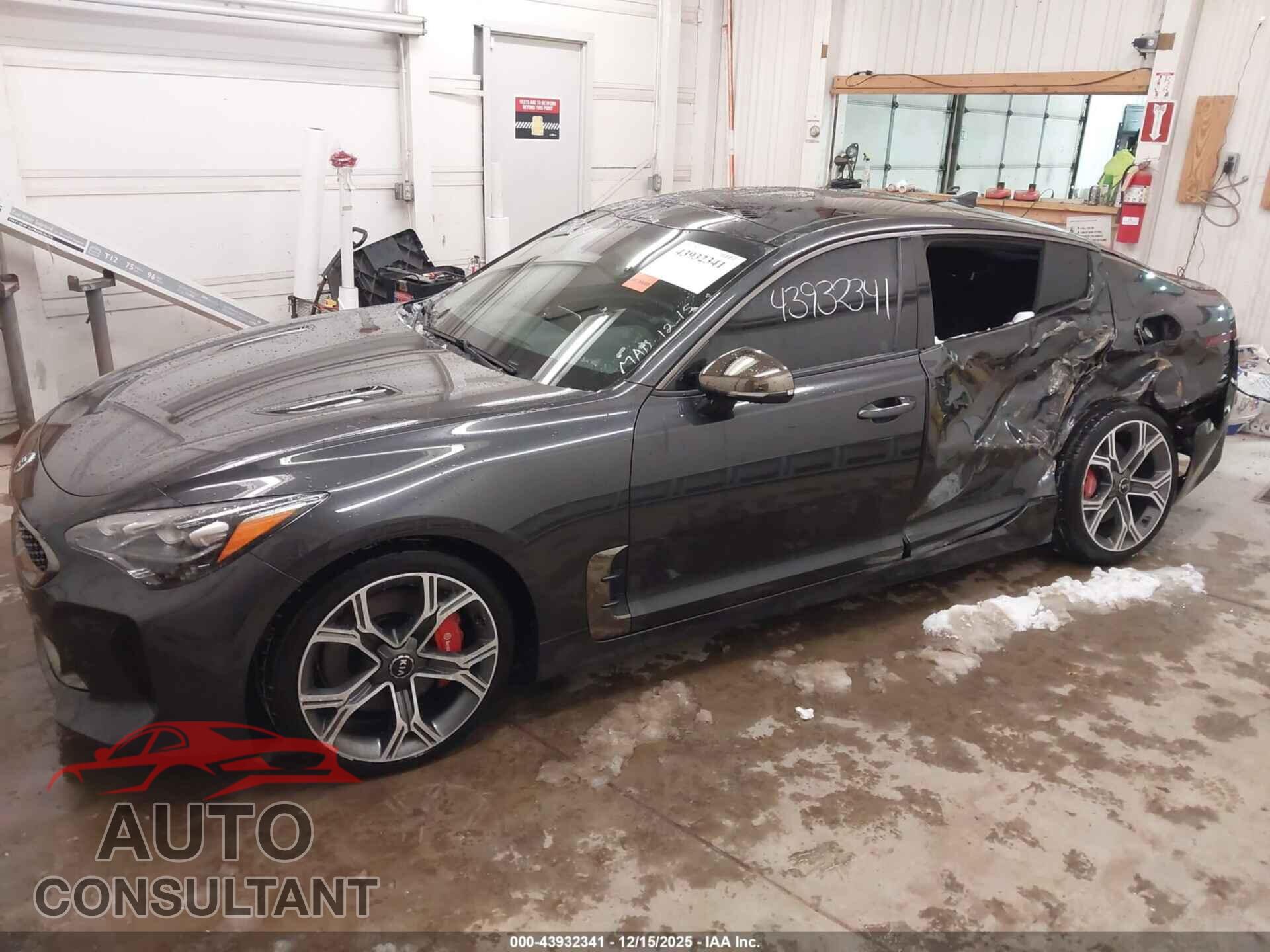 KIA STINGER 2018 - KNAE45LC9J6036357