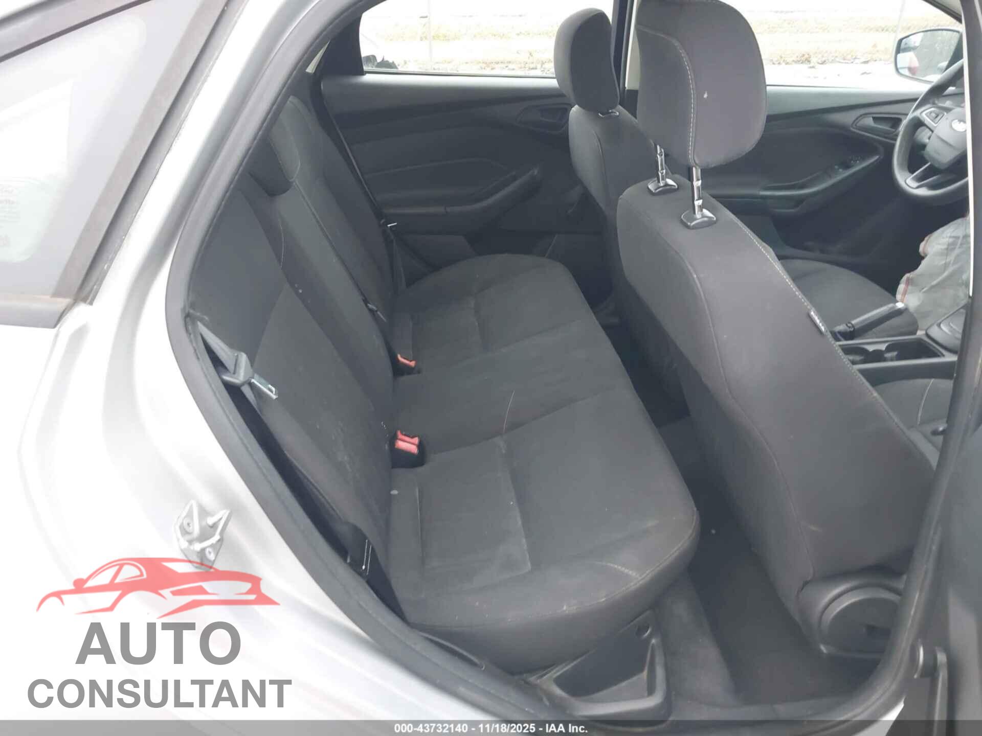 FORD FOCUS 2016 - 1FADP3E24GL323975