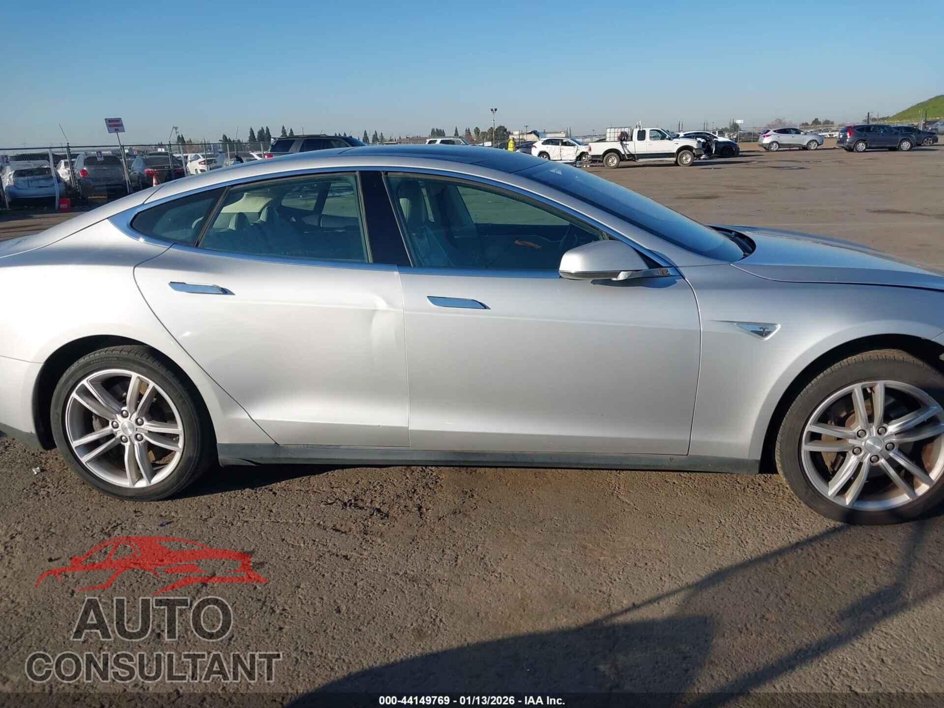 TESLA MODEL S 2013 - 5YJSA1DN8DFP04438
