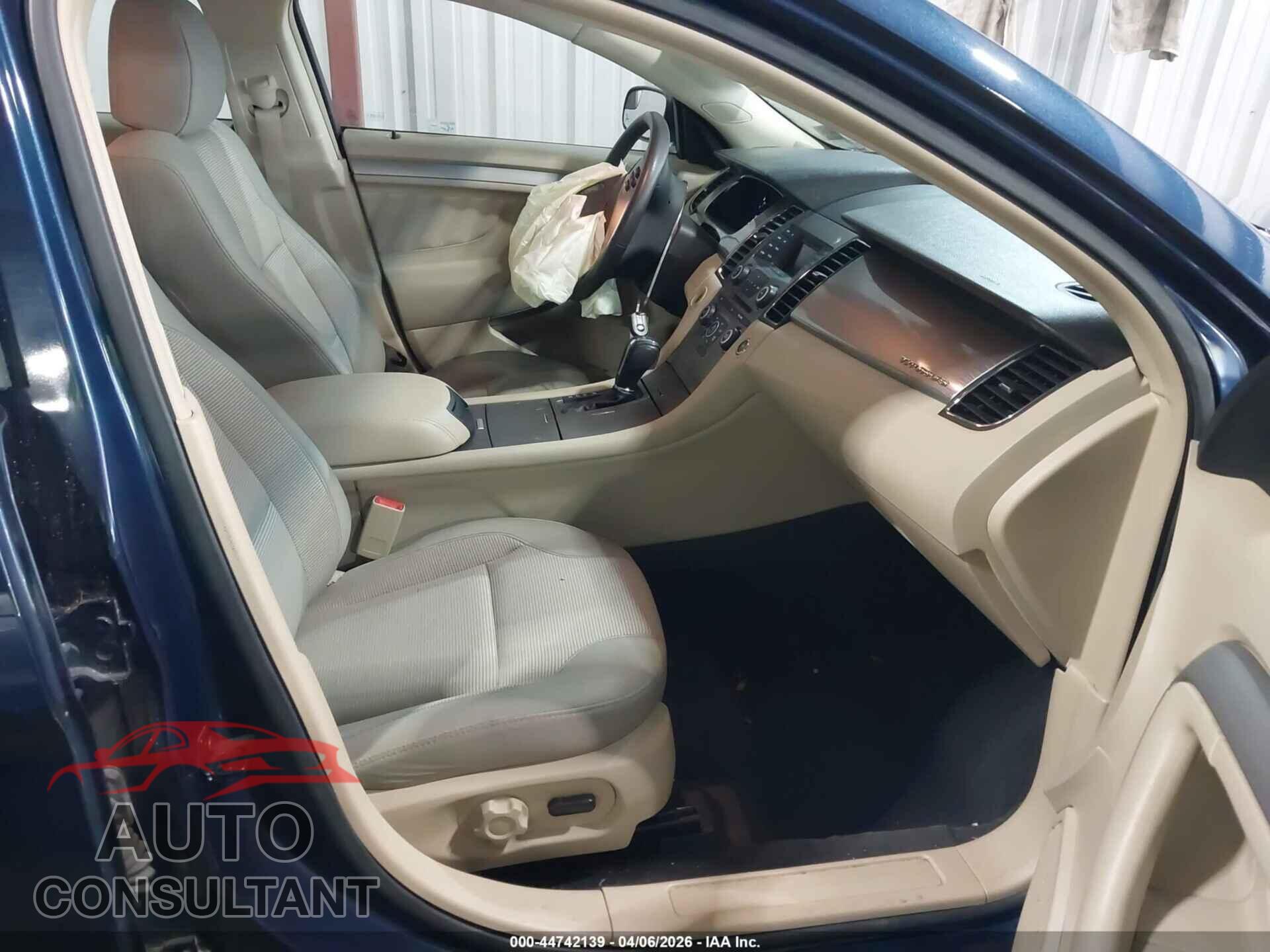 FORD TAURUS 2017 - 1FAHP2E84HG112351