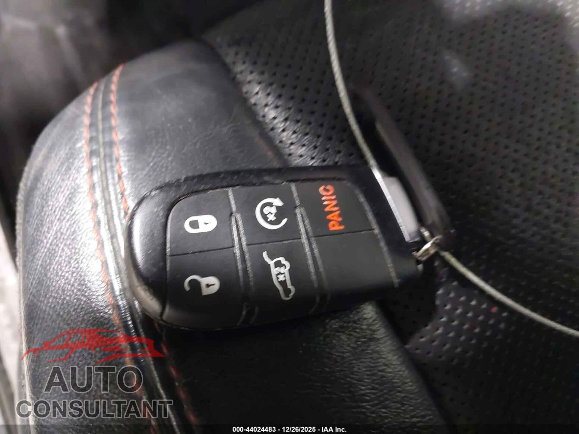 DODGE DURANGO 2018 - 1C4SDJCT2JC282652