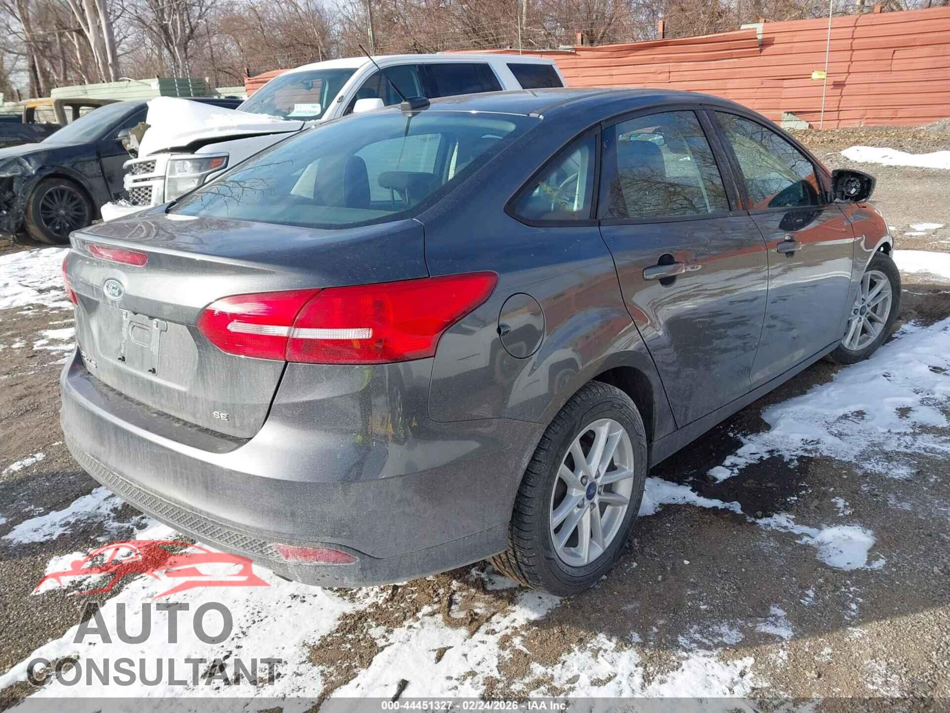 FORD FOCUS 2018 - 1FADP3F2XJL301940