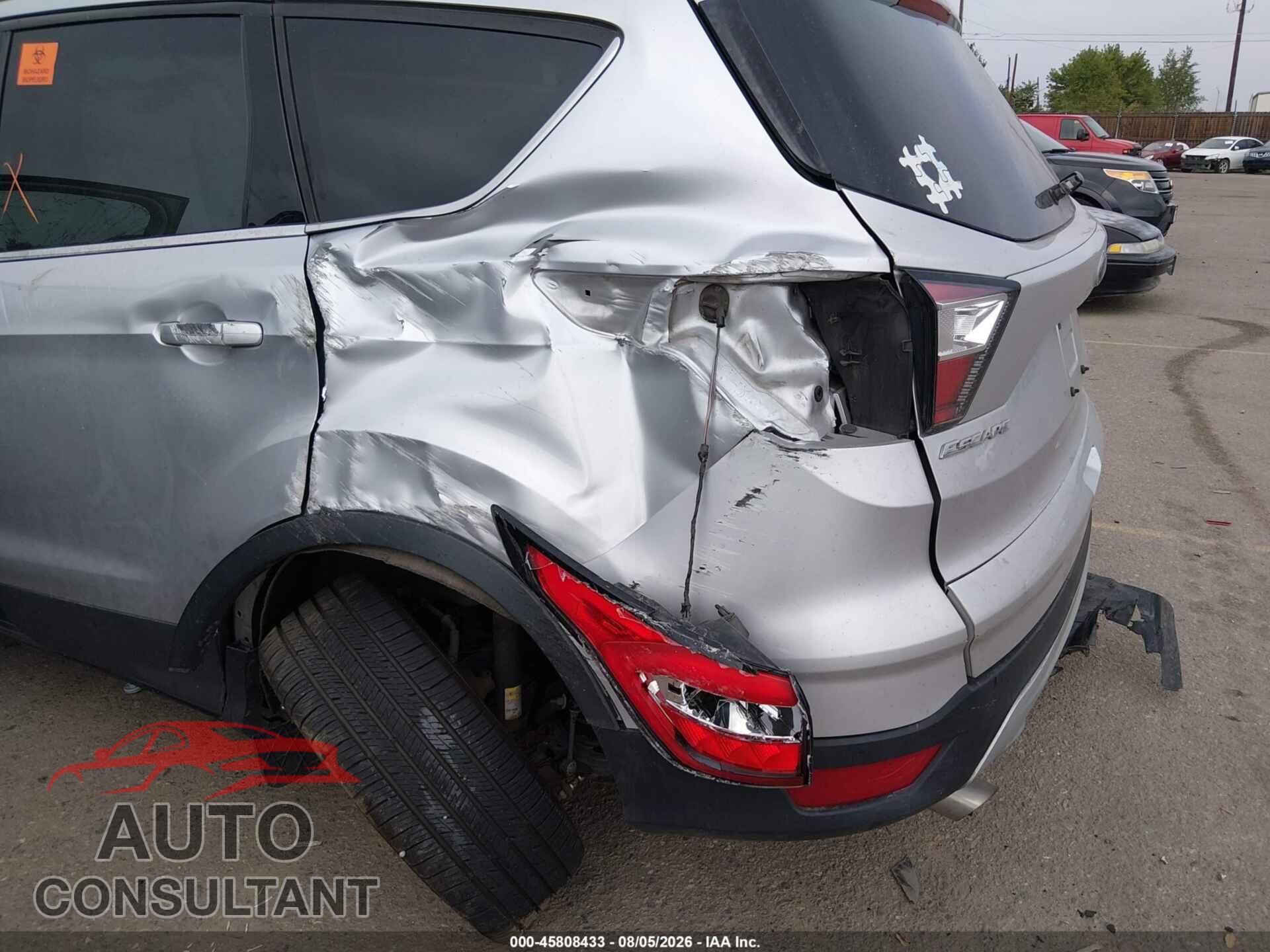 FORD ESCAPE 2017 - 1FMCU0G96HUE02045