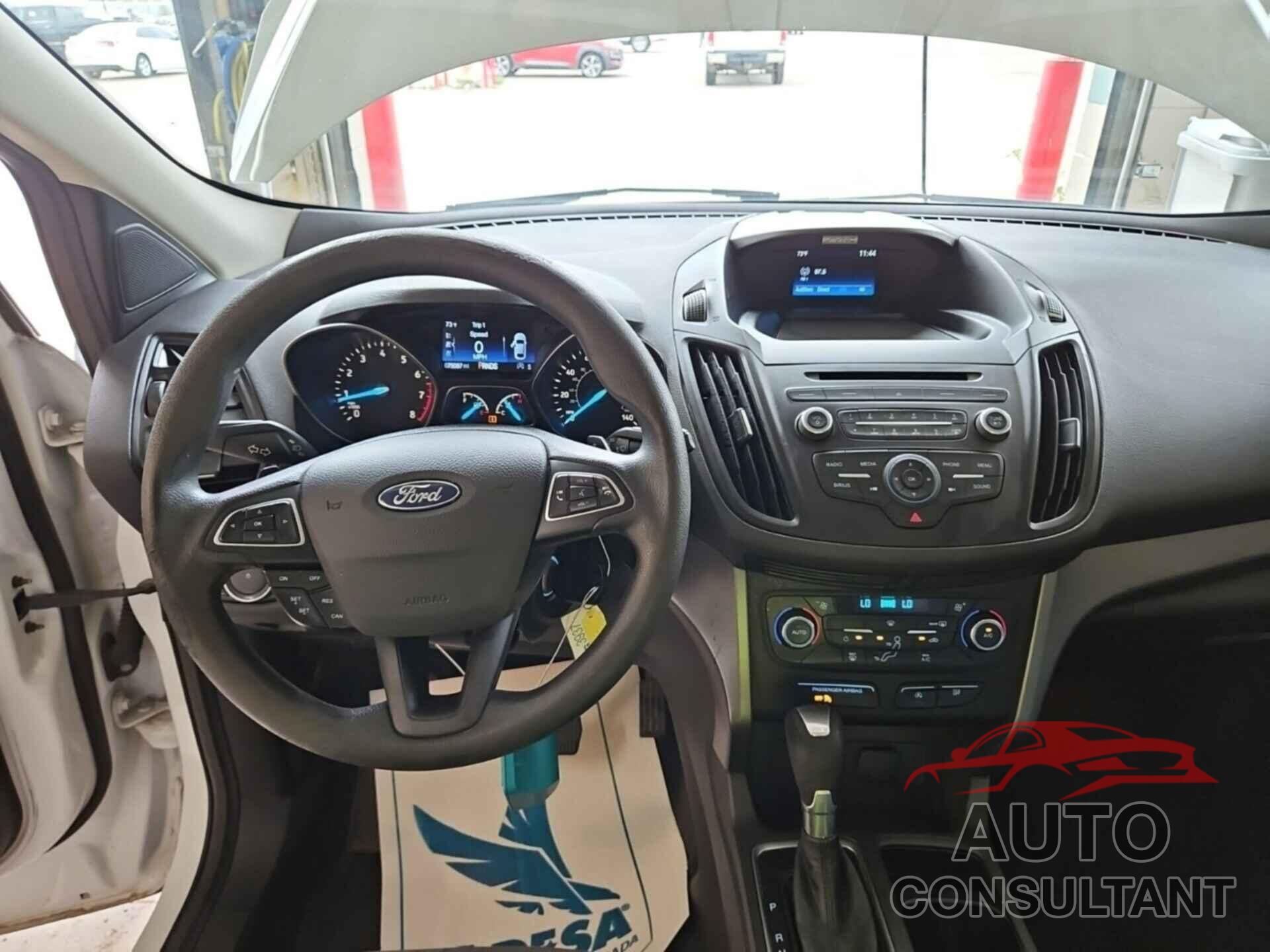 FORD ESCAPE 2017 - 1FMCU0GDXHUC68497