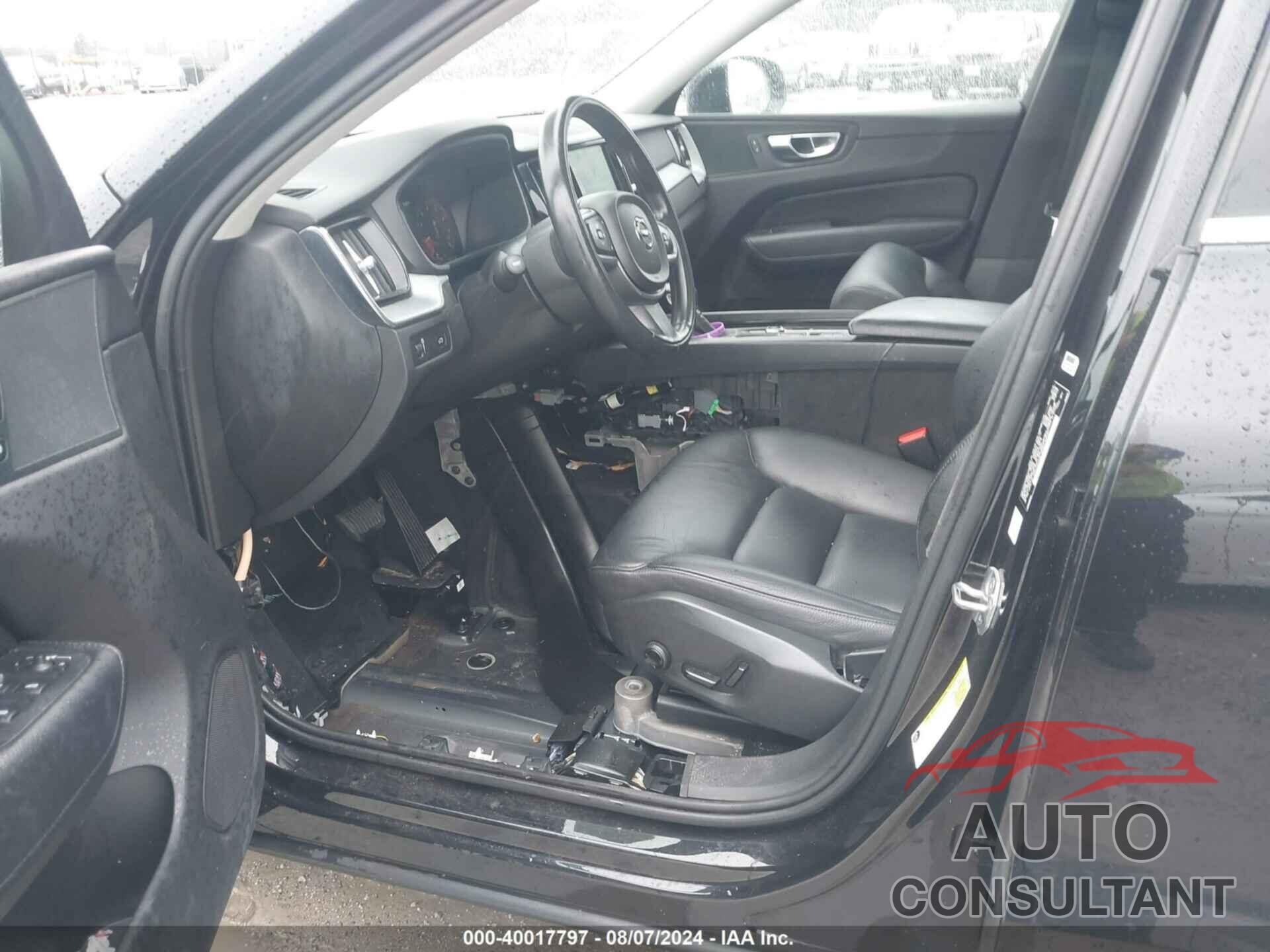 VOLVO XC60 2018 - YV4A22RK1J1058061