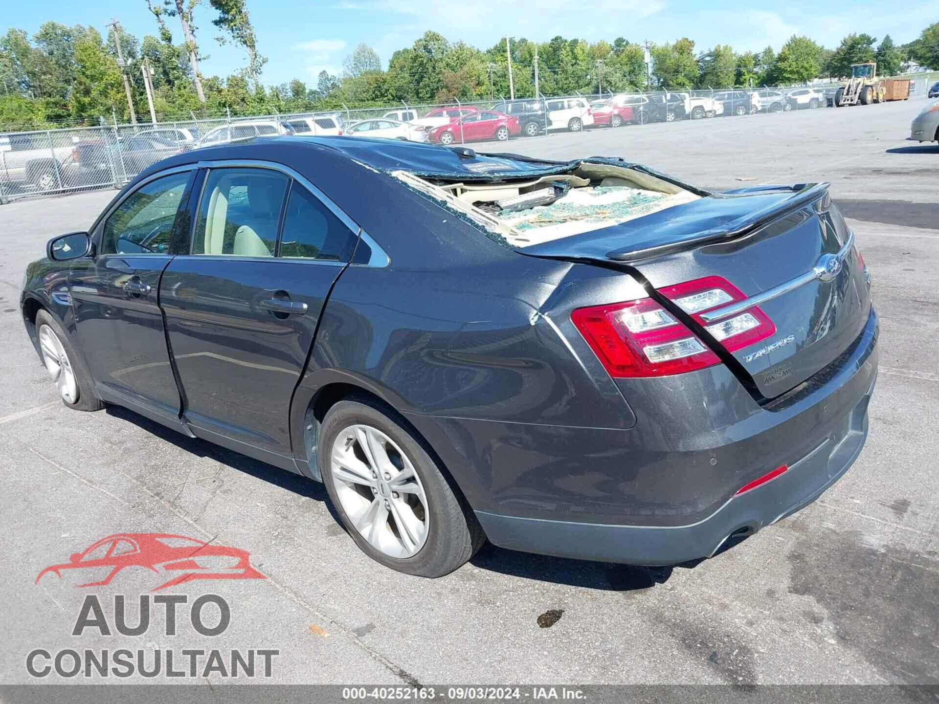 FORD TAURUS 2017 - 1FAHP2E86HG144296