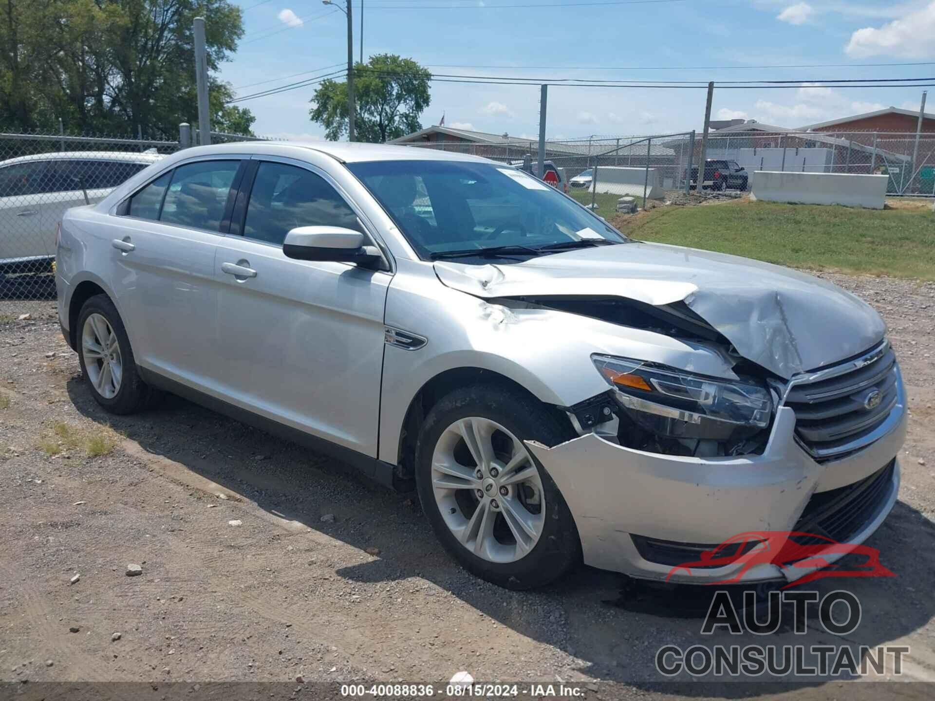 FORD TAURUS 2018 - 1FAHP2E82JG136251