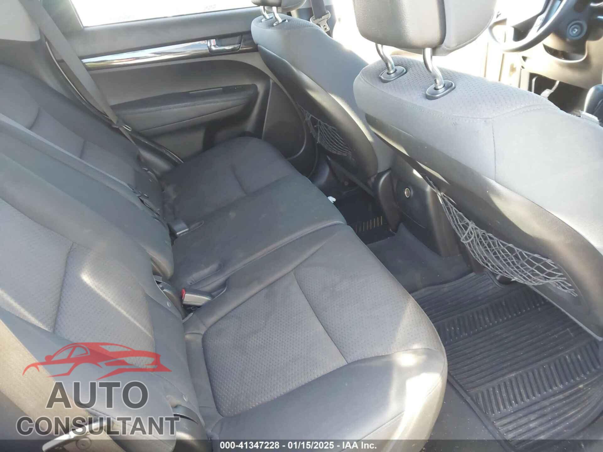 KIA SORENTO 2011 - 5XYKT3A15BG087500