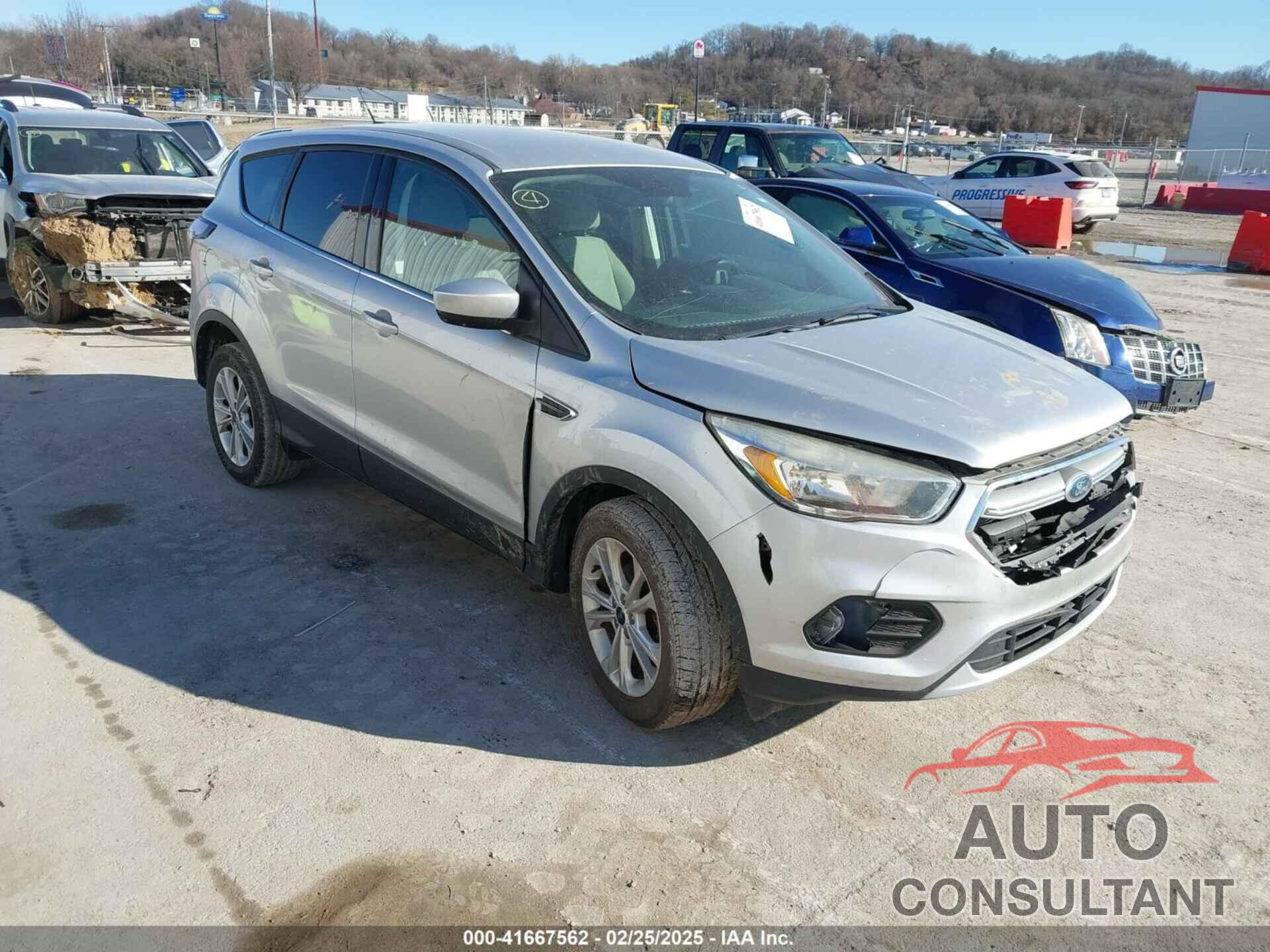 FORD ESCAPE 2017 - 1FMCU0GD3HUD16065