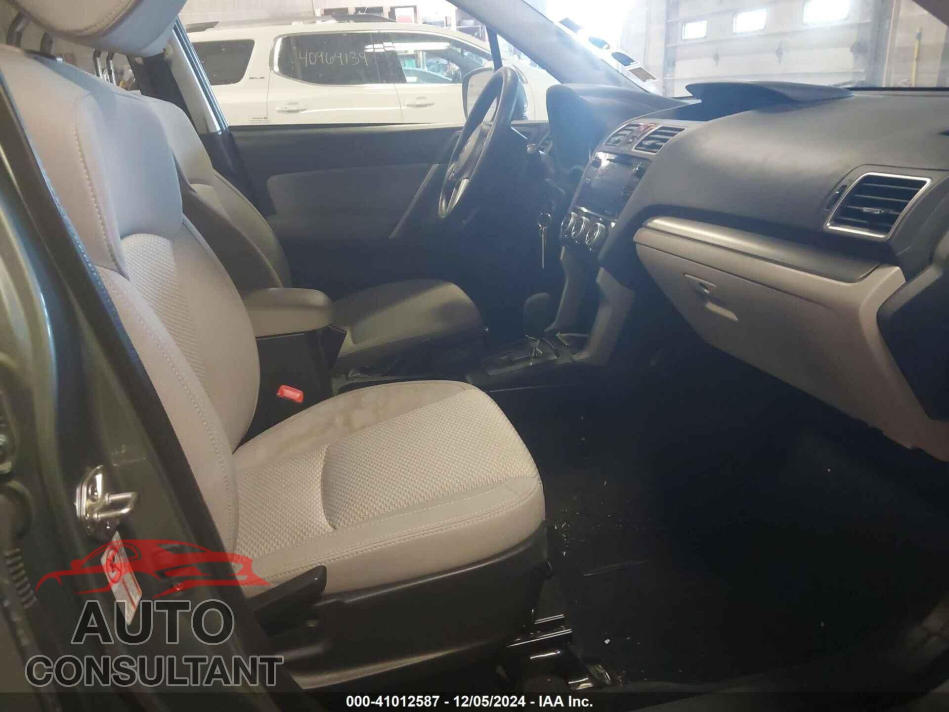 SUBARU FORESTER 2017 - JF2SJAEC4HH481707