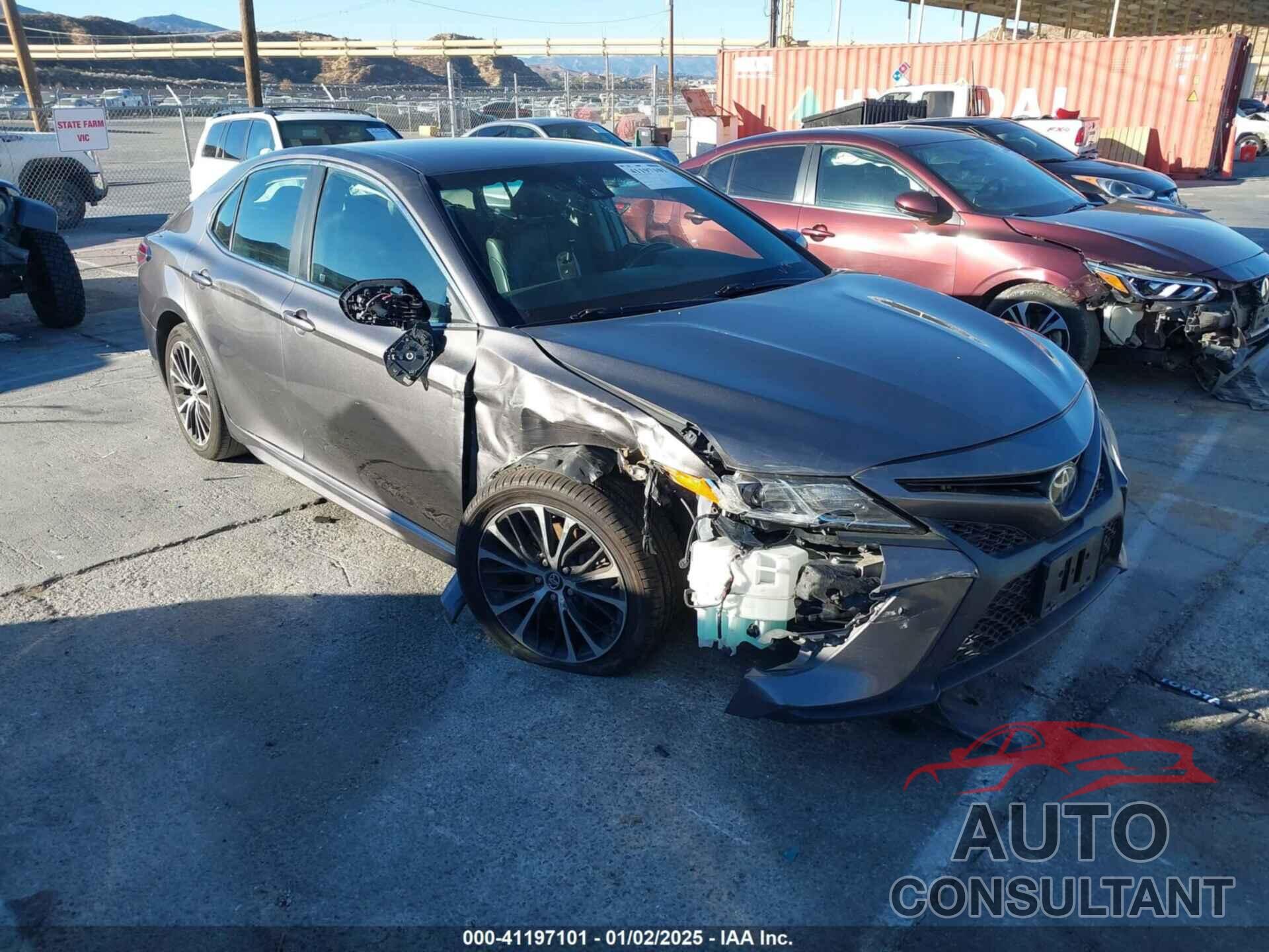 TOYOTA CAMRY 2018 - 4T1B11HK6JU147916