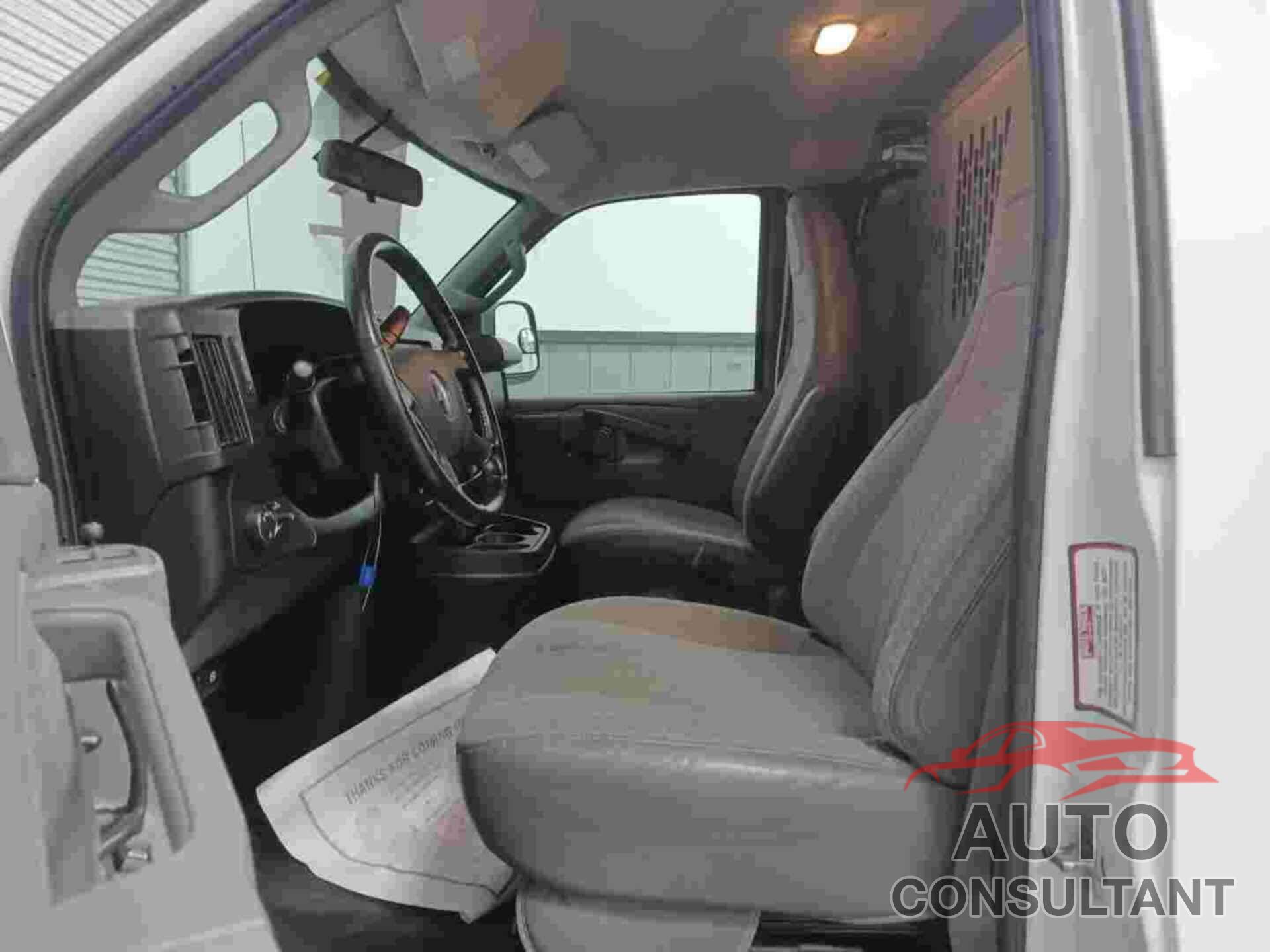 CHEVROLET EXPRESS G2500 2020 - 1GCWGAFG4L1229313