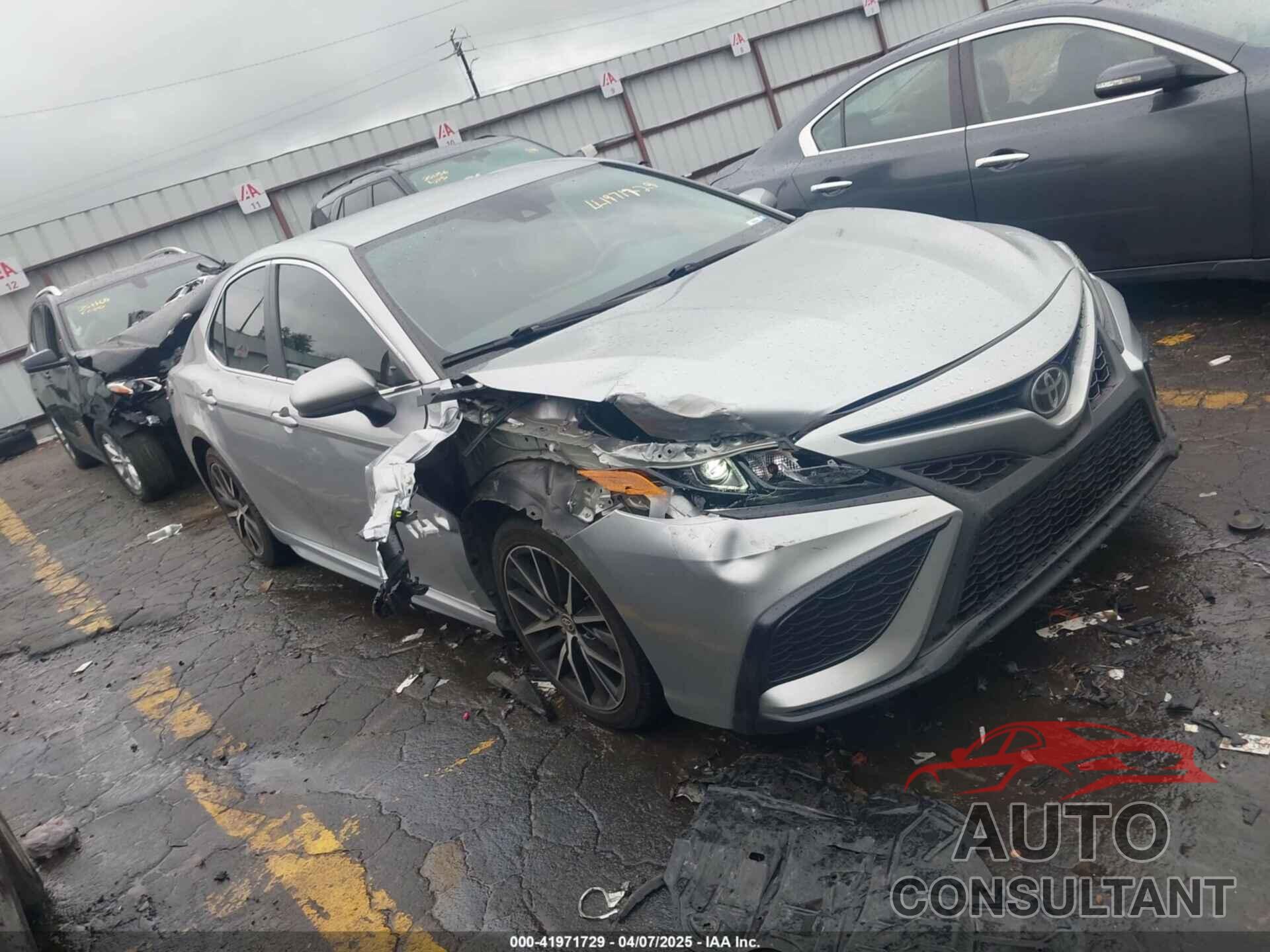 TOYOTA CAMRY 2021 - 4T1G11AK4MU402809