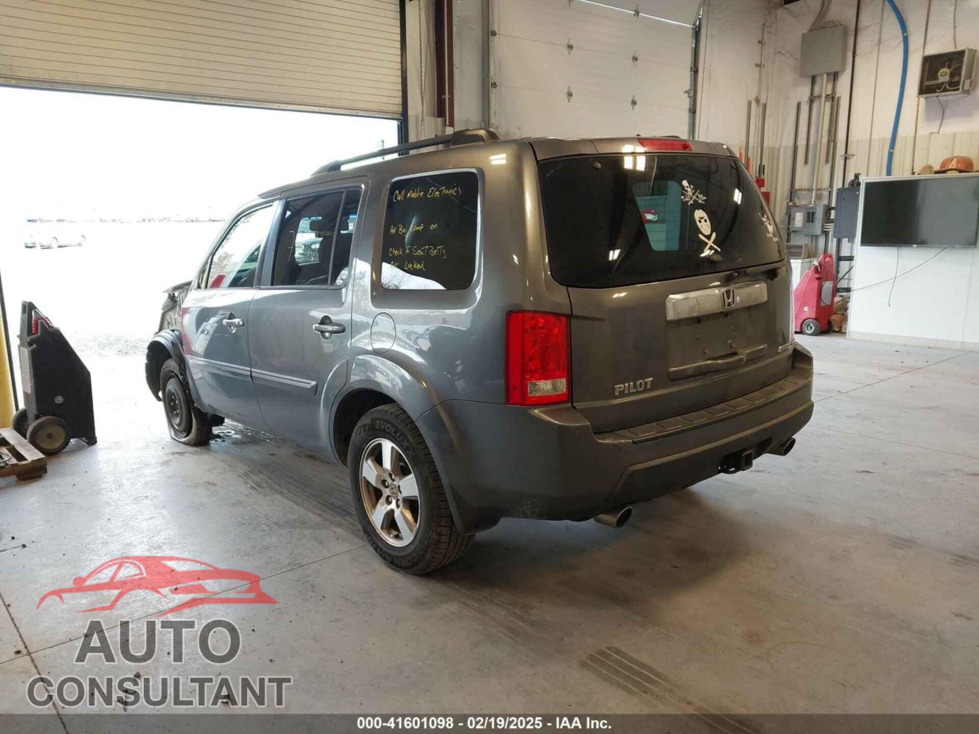 HONDA PILOT 2011 - 5FNYF4H65BB024672