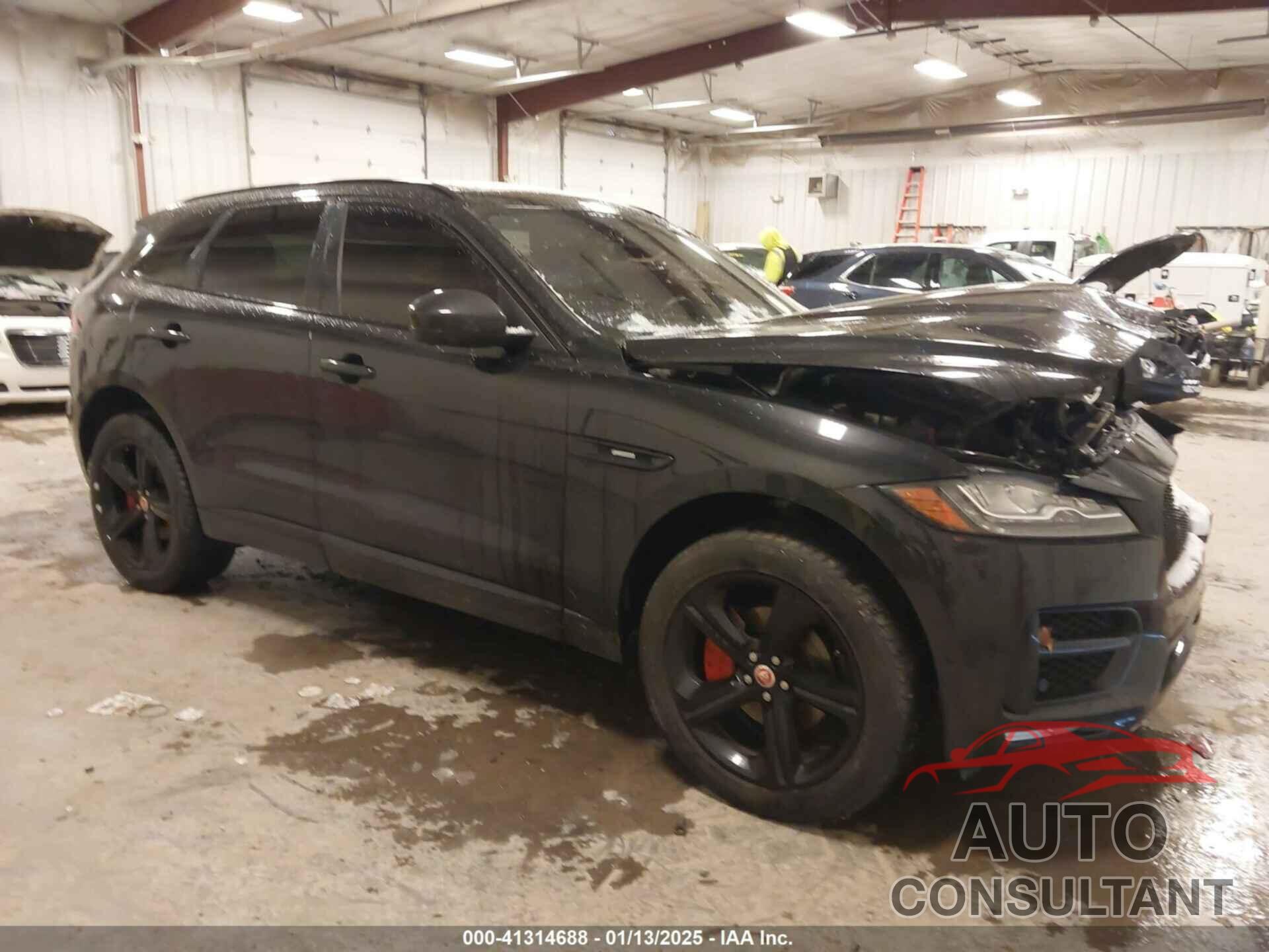 JAGUAR F-PACE 2017 - SADCL2BN4HA076811