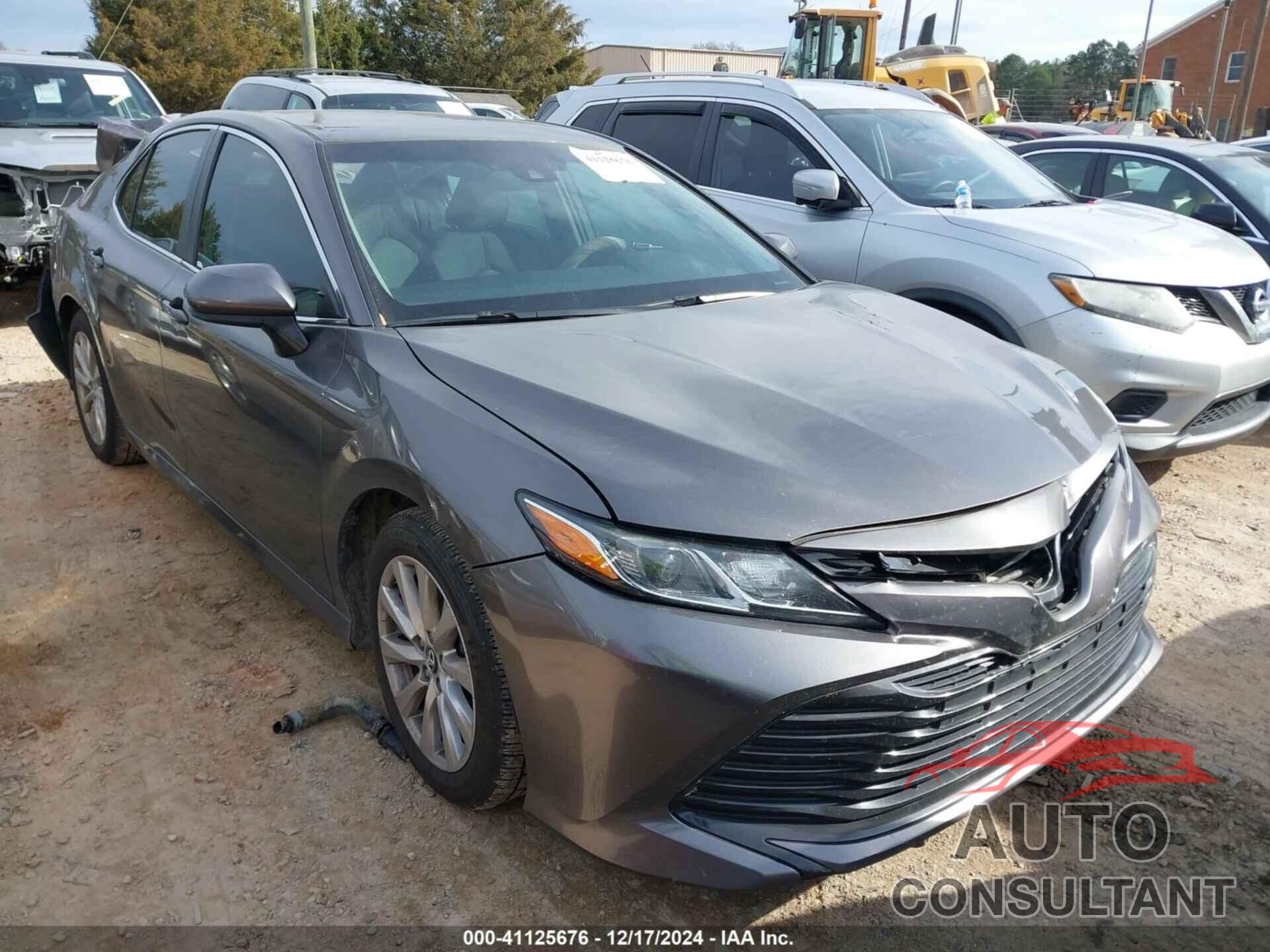 TOYOTA CAMRY 2018 - 4T1B11HK7JU019104