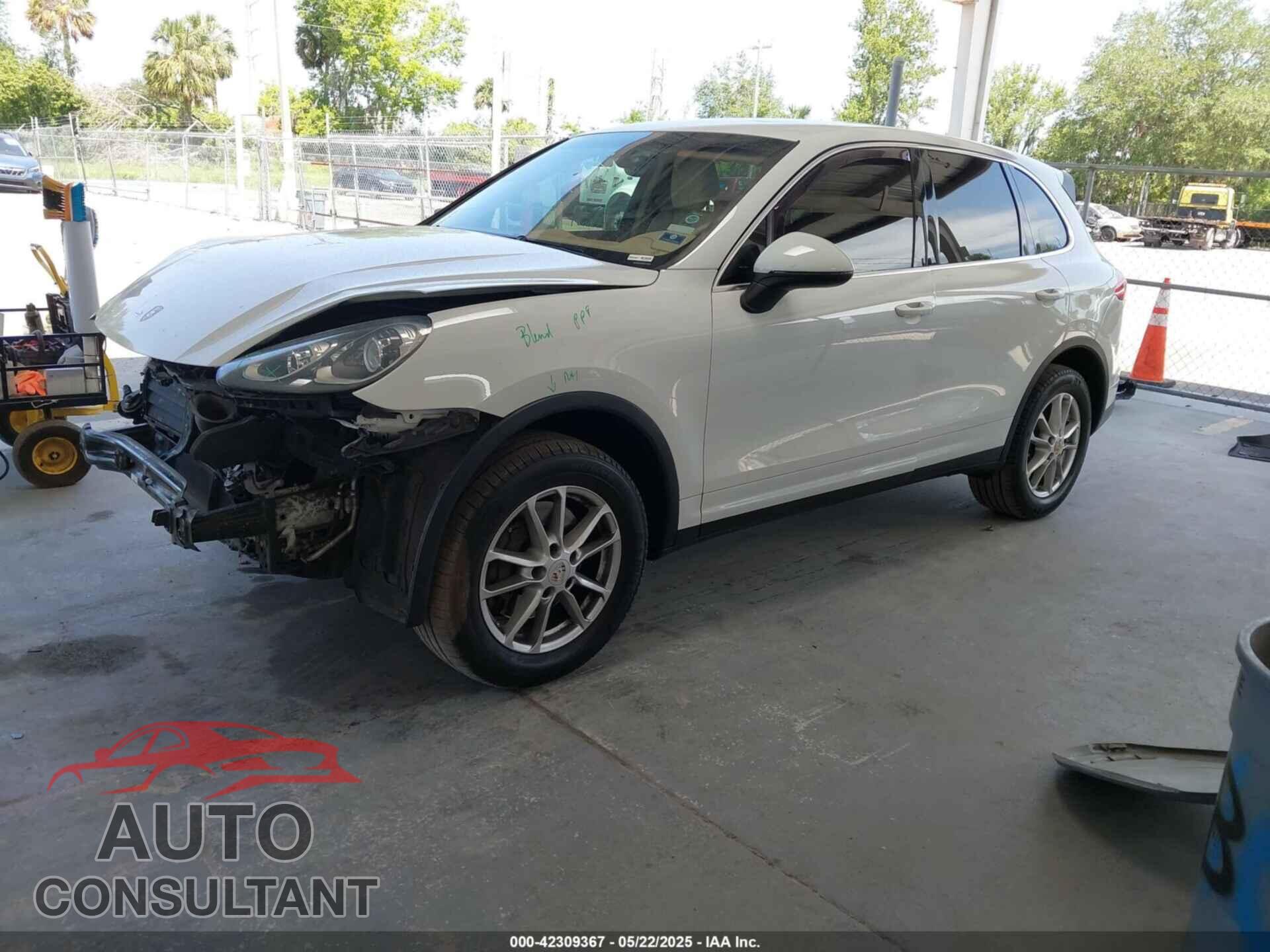 PORSCHE CAYENNE 2016 - WP1AA2A29GKA10570