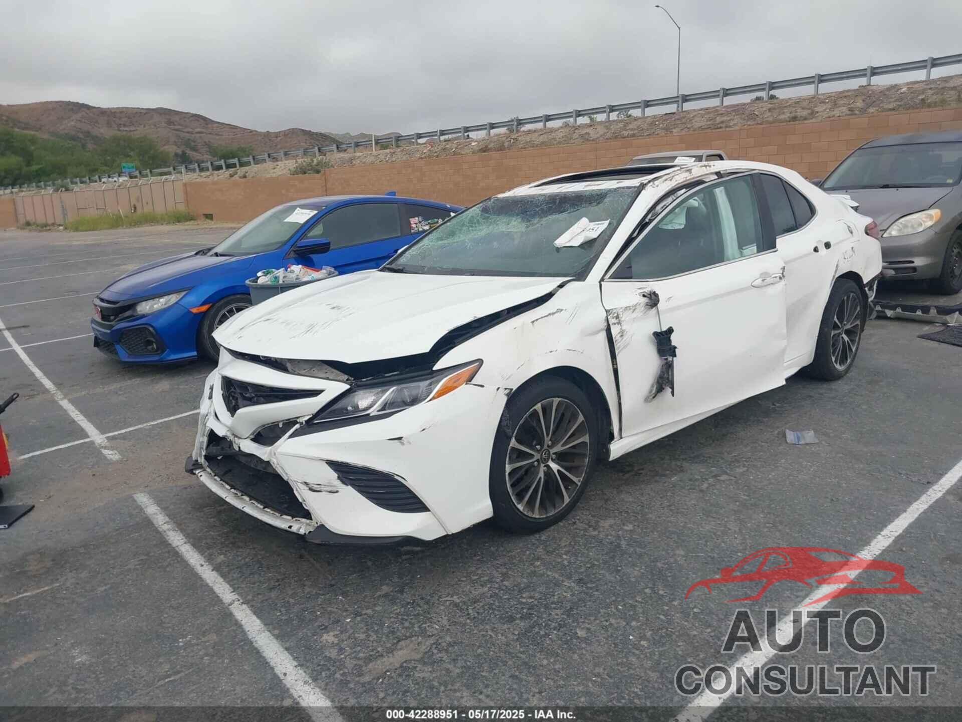 TOYOTA CAMRY 2018 - 4T1B11HK9JU509026
