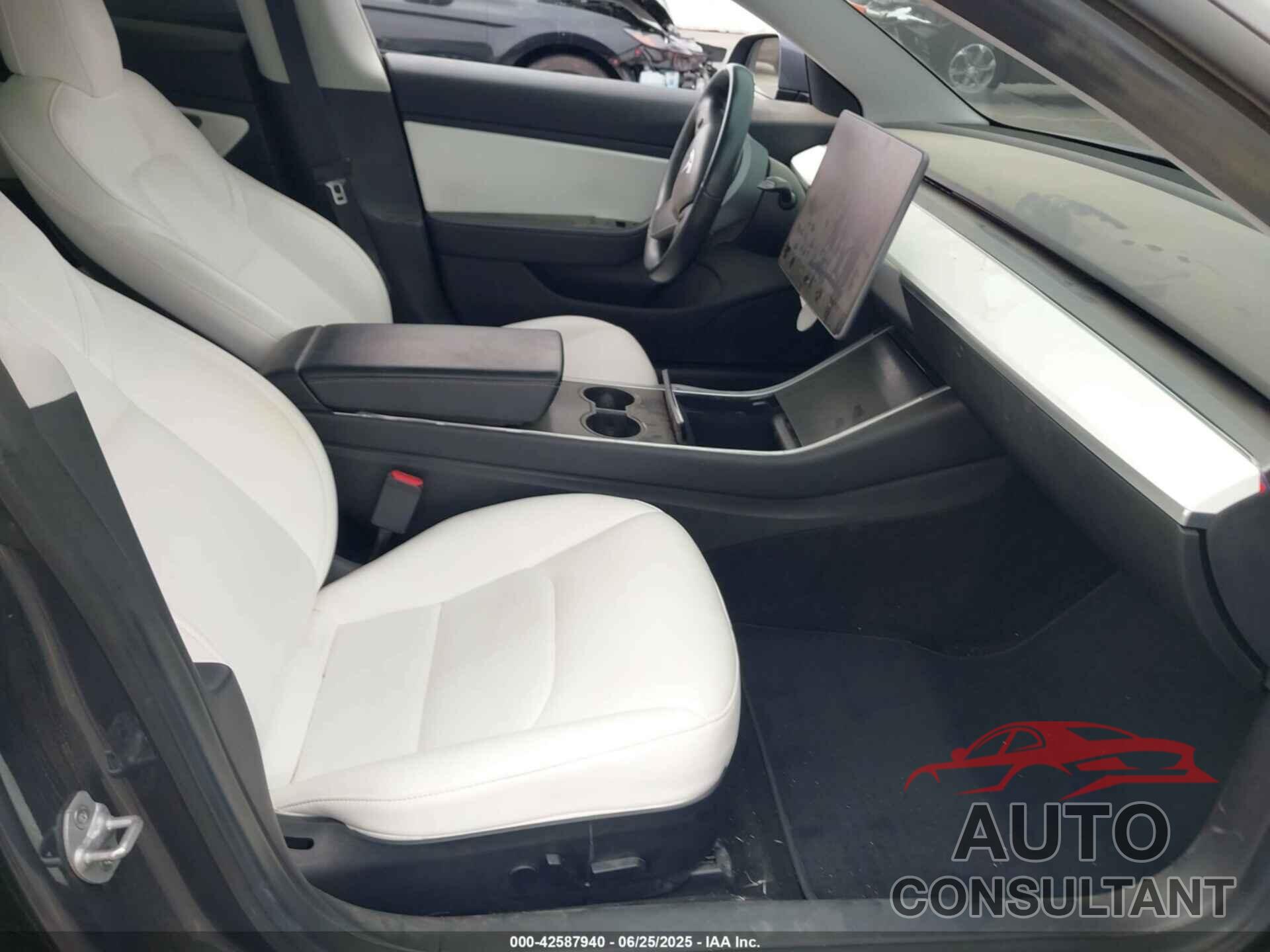 TESLA MODEL 3 2018 - 5YJ3E1EB9JF147810