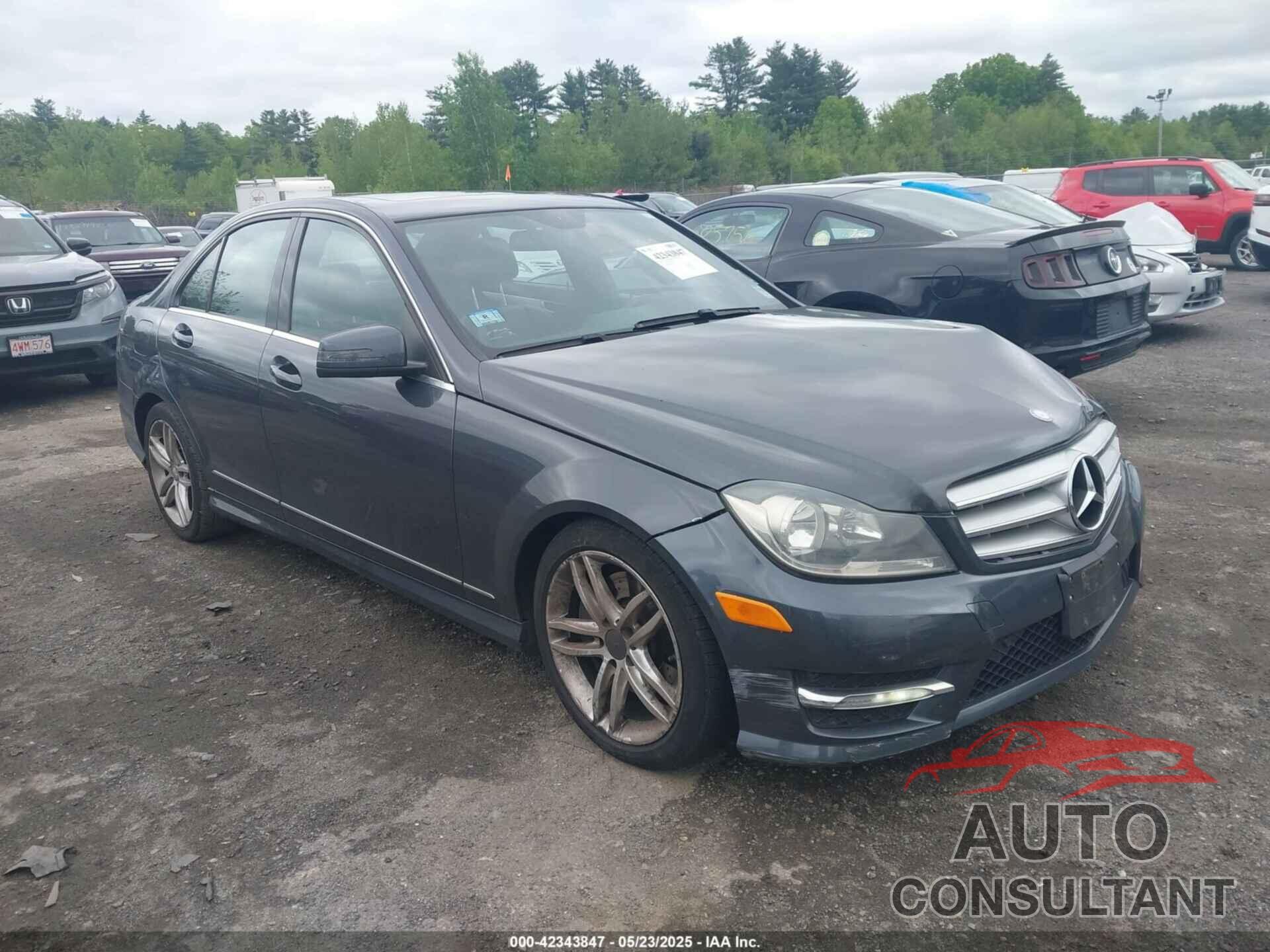 MERCEDES-BENZ C 300 2013 - WDDGF8AB5DR286740