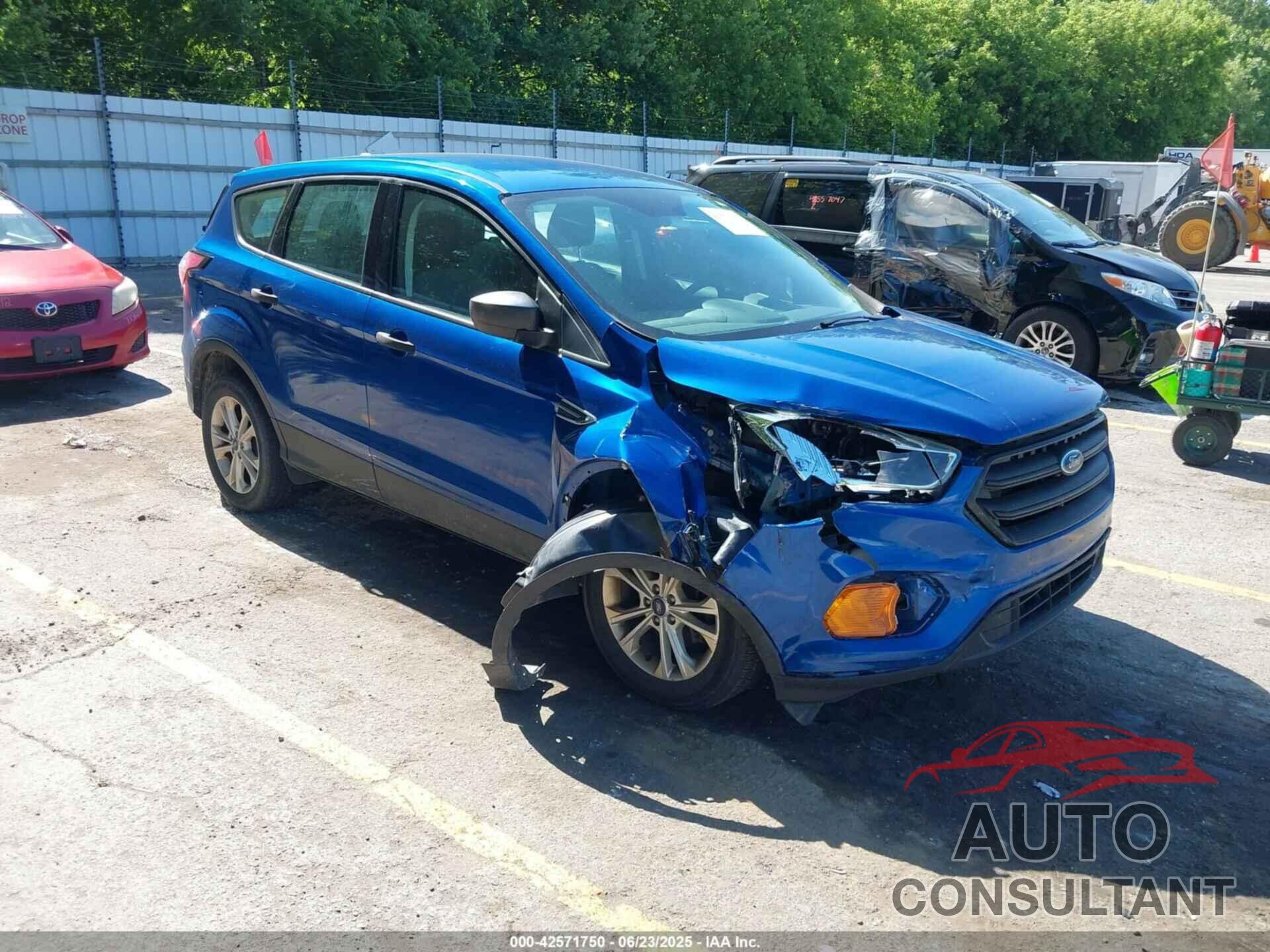 FORD ESCAPE 2017 - 1FMCU0F70HUD09294
