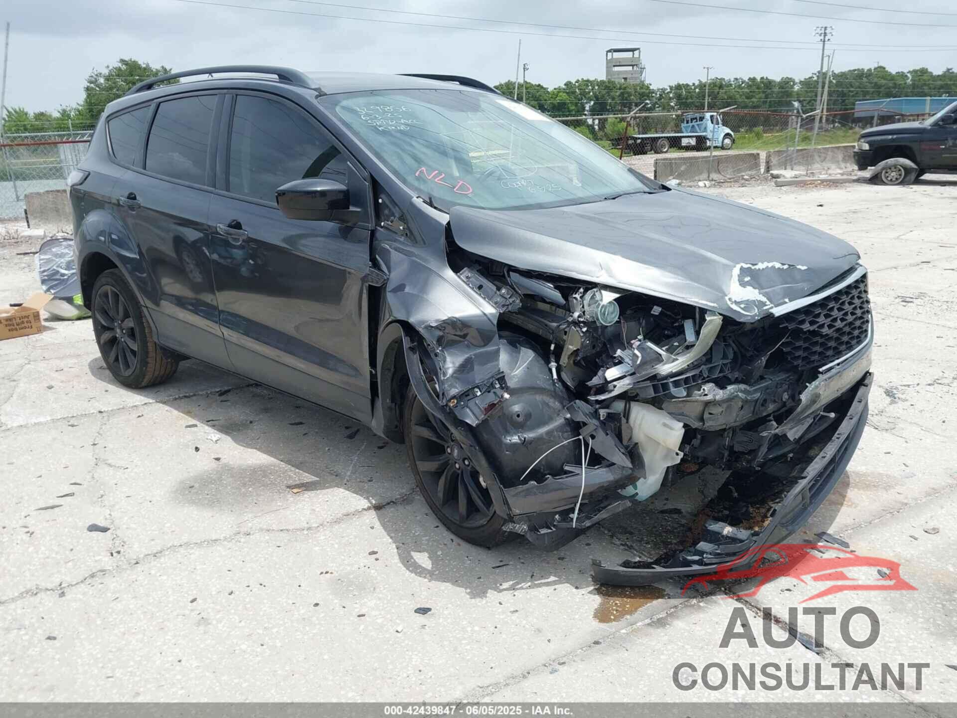 FORD ESCAPE 2017 - 1FMCU0GD2HUD66021