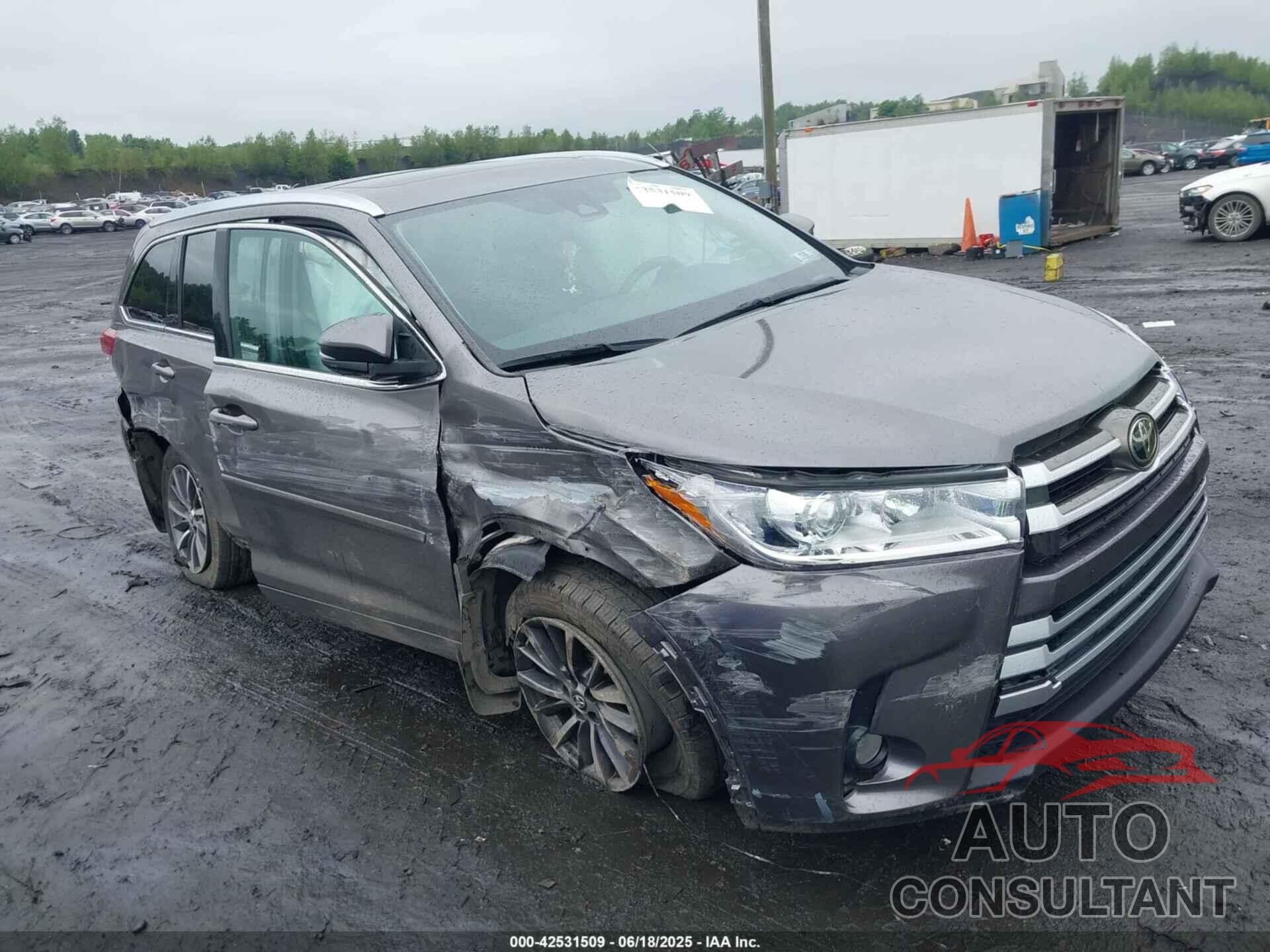 TOYOTA HIGHLANDER 2019 - 5TDJZRFH0KS722418