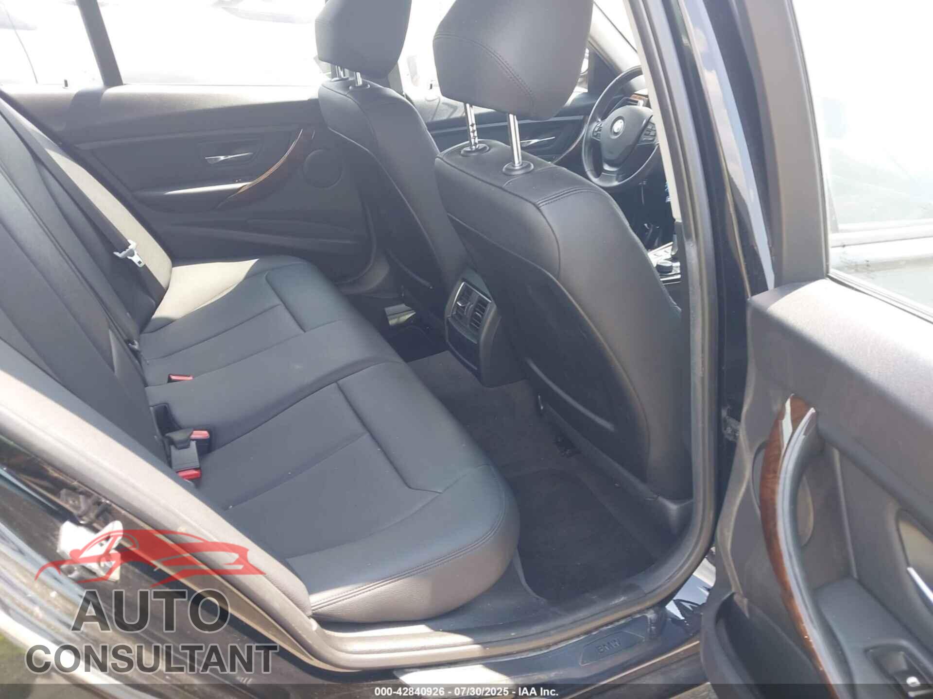 BMW 320I 2016 - WBA8E5G55GNU20057