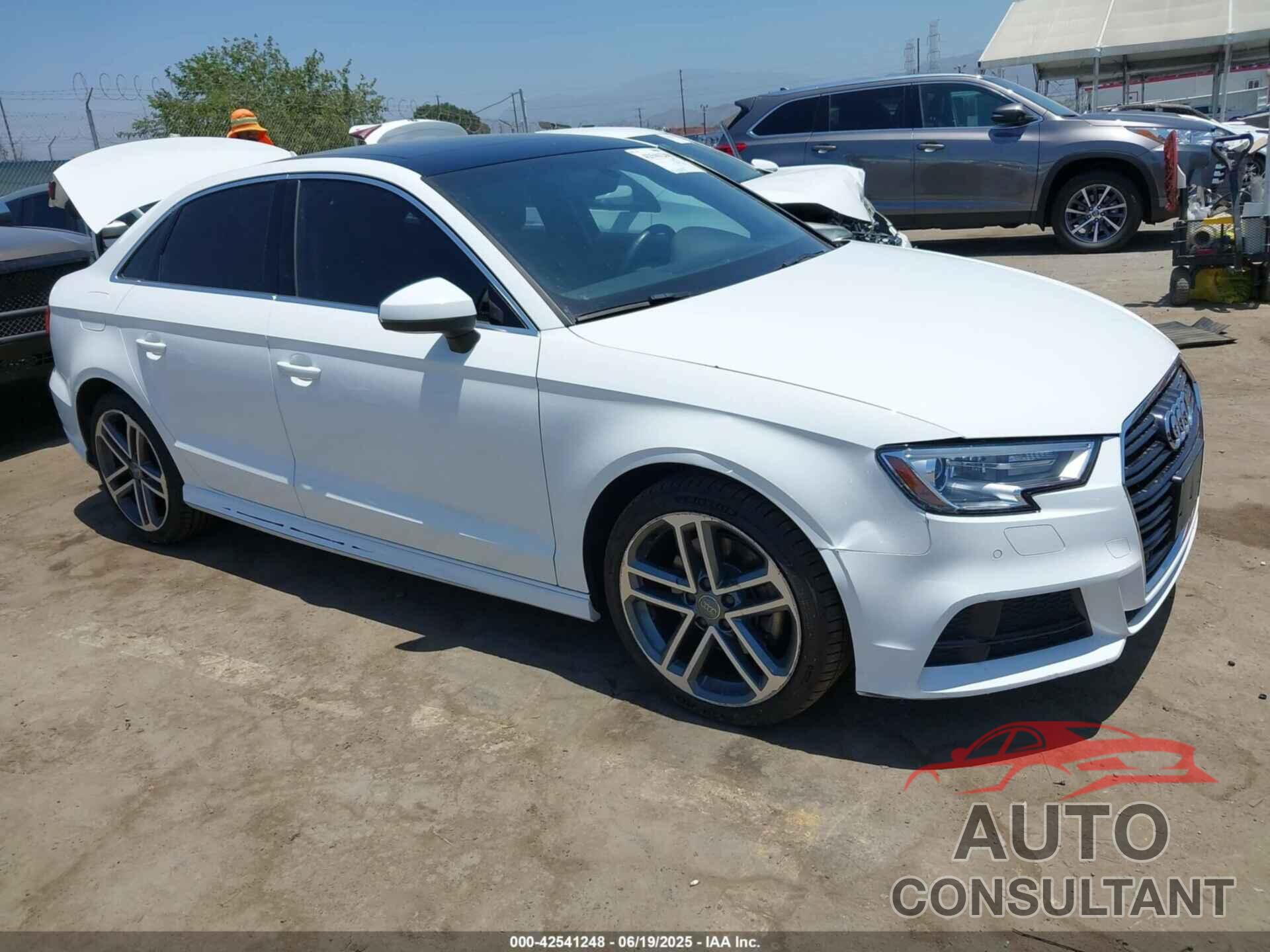 AUDI A3 2018 - WAUGUGFF6J1034427