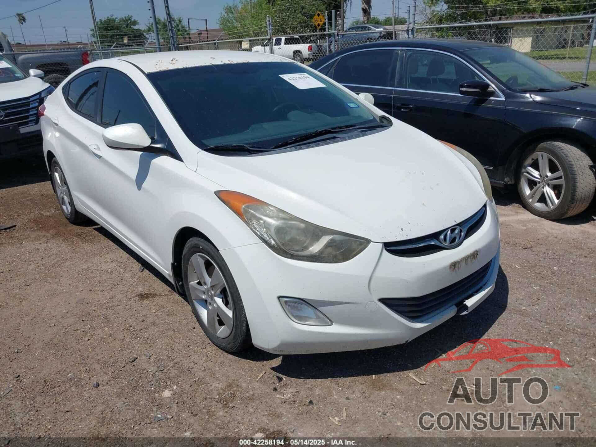 HYUNDAI ELANTRA 2013 - 5NPDH4AE2DH392953
