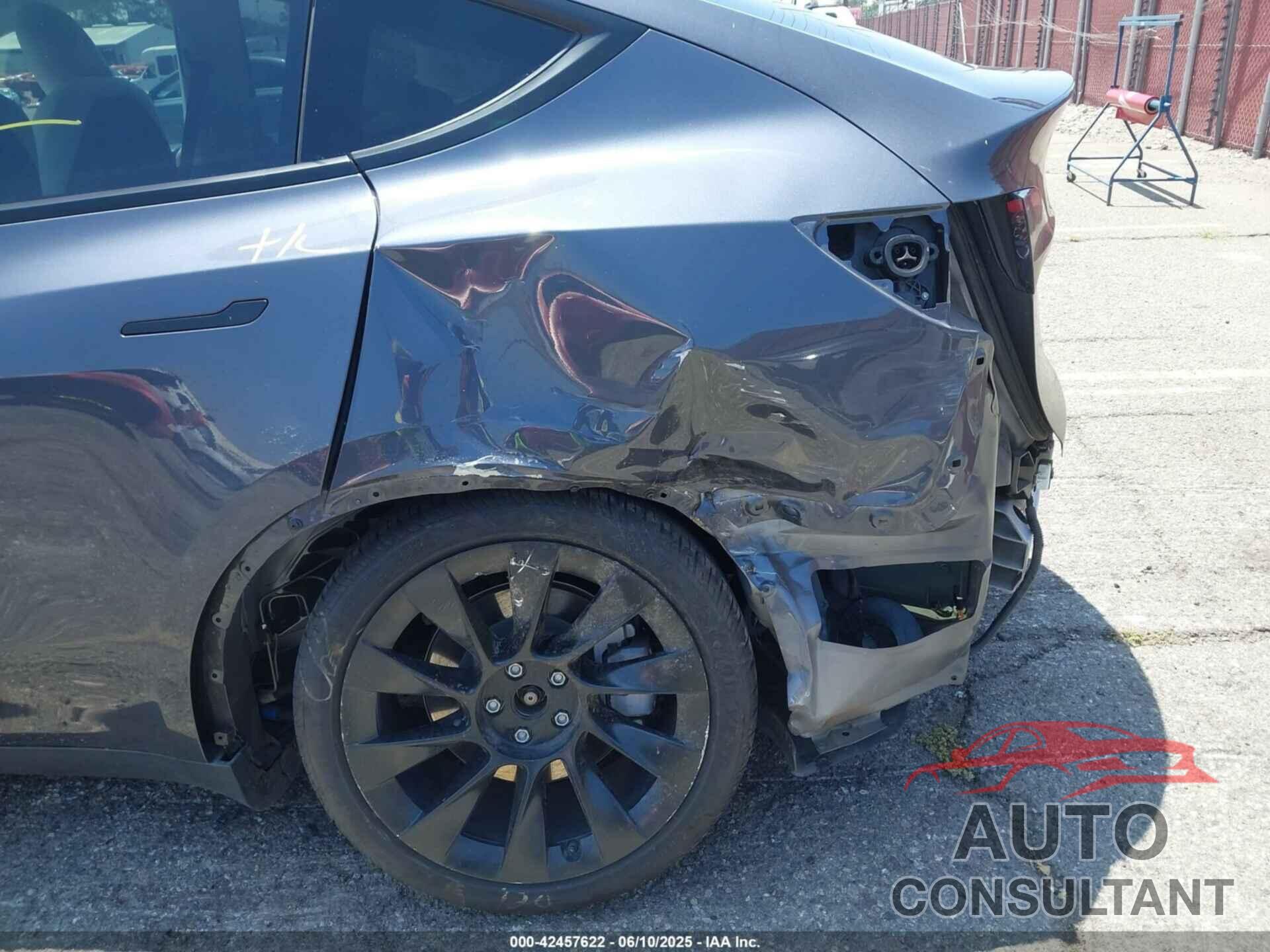TESLA MODEL Y 2022 - 7SAYGAEE2NF358401