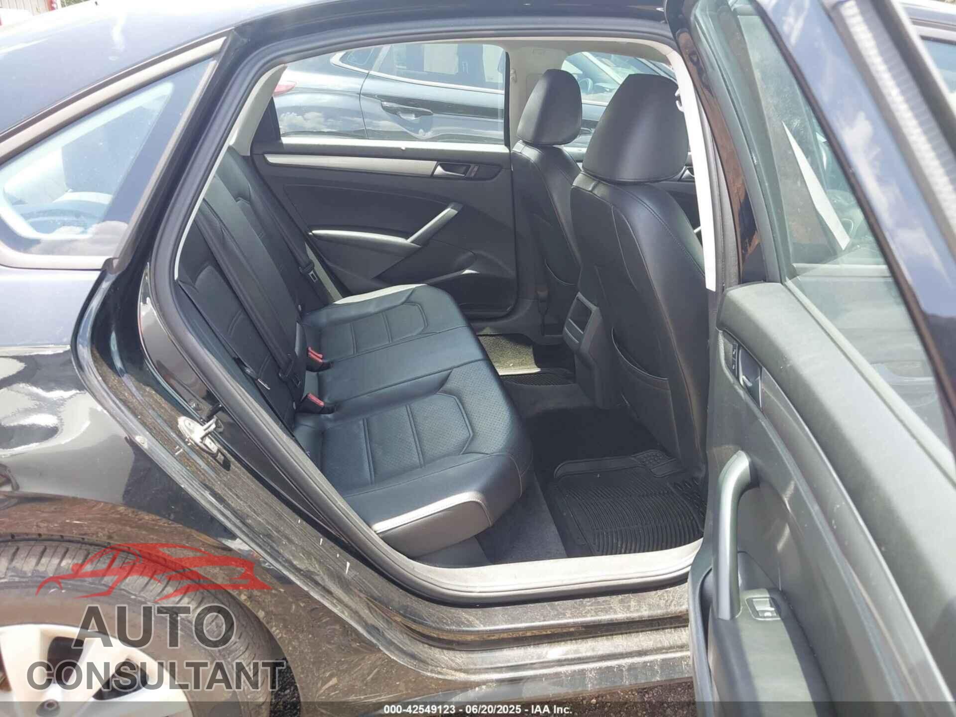 VOLKSWAGEN PASSAT 2014 - 1VWAT7A38EC106972