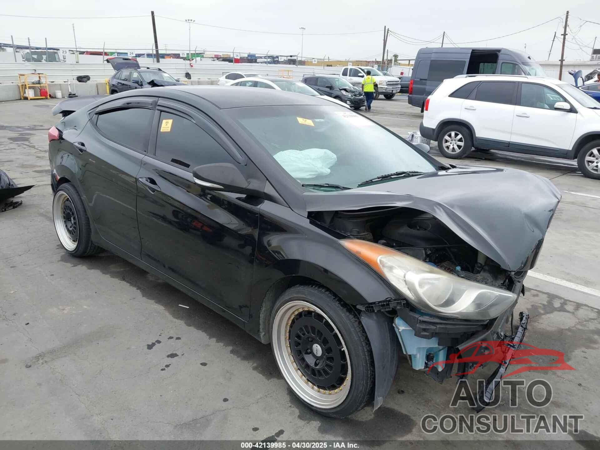 HYUNDAI ELANTRA 2013 - KMHDH4AE3DU693491