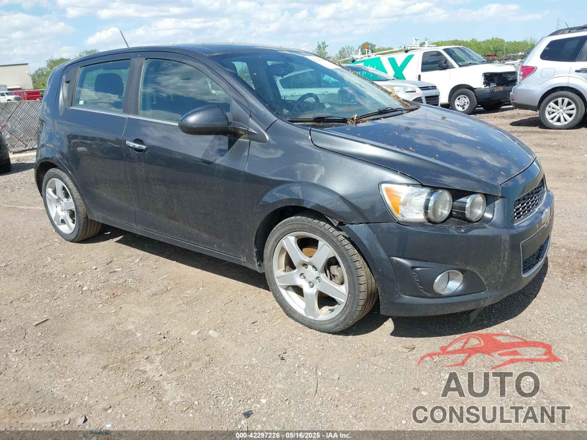 CHEVROLET SONIC 2015 - 1G1JE6SB0F4108457