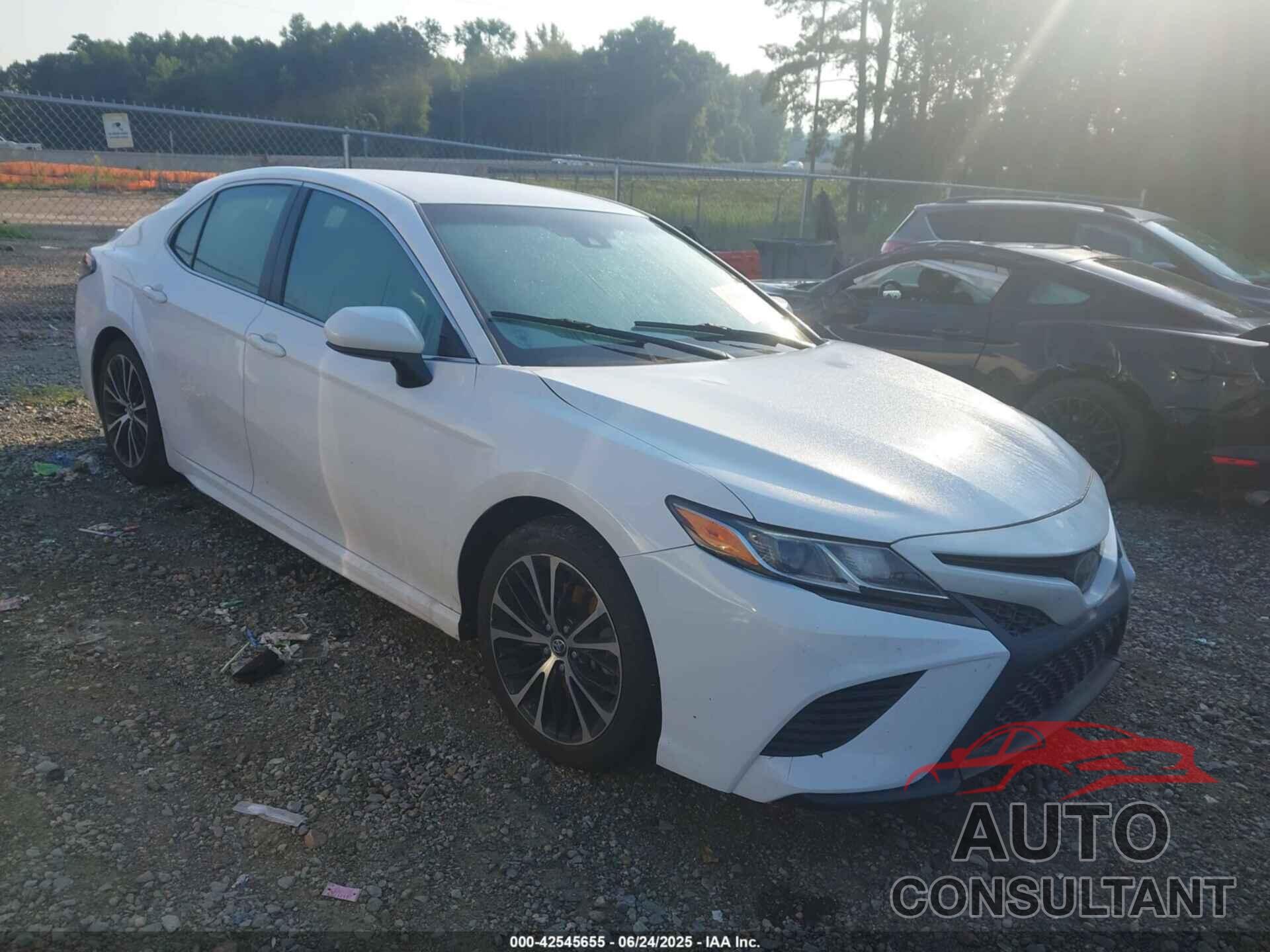 TOYOTA CAMRY 2018 - 4T1B11HK2JU581265
