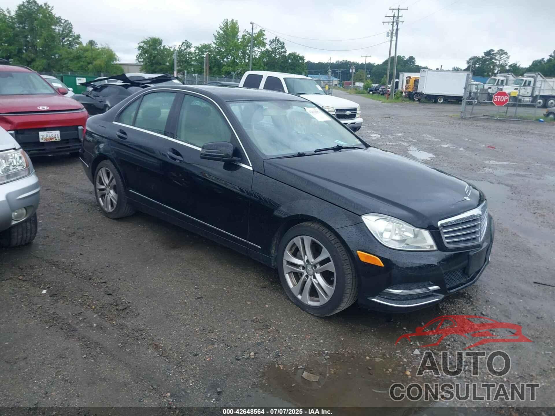 MERCEDES-BENZ C 300 2013 - WDDGF8AB8DG119588