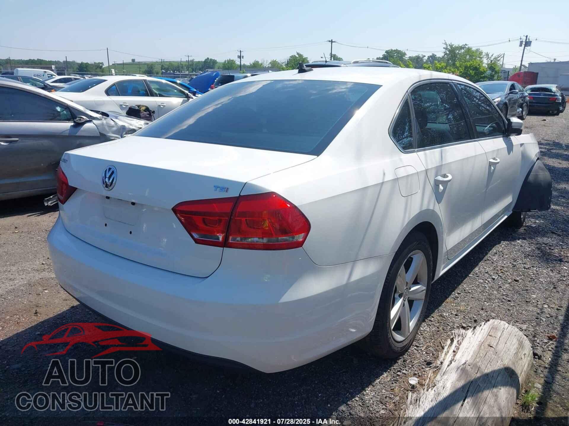 VOLKSWAGEN PASSAT 2015 - 1VWAT7A37FC075506